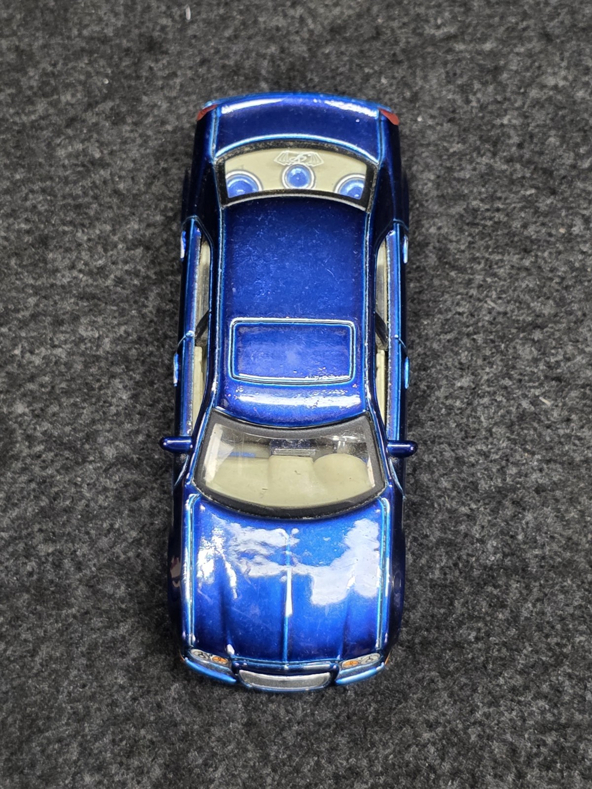 1:64 Maisto Playerz 2005 Chrysler 300C Hemi