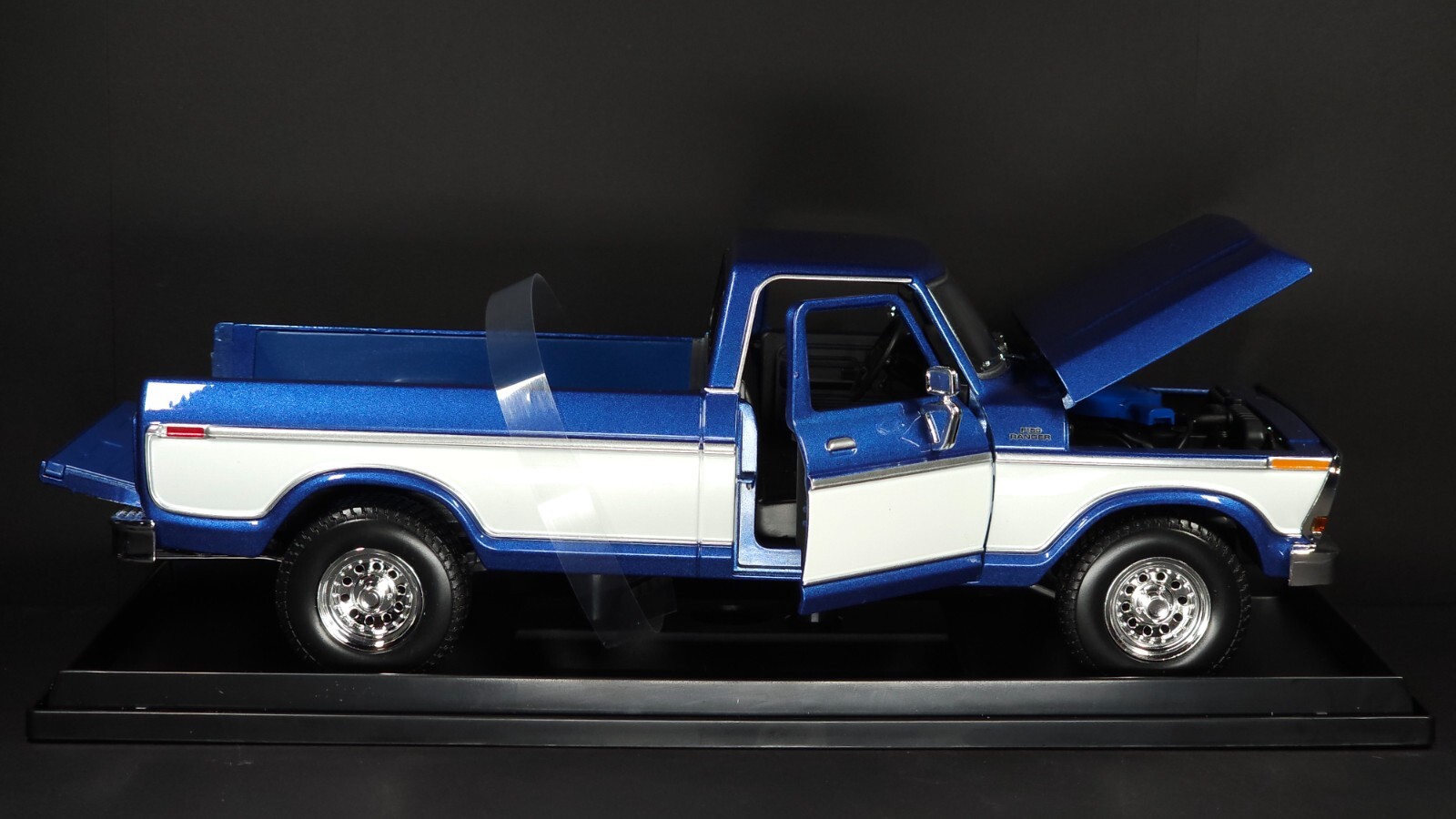 1979 Ford F150 Pick-up Blue Maisto 1:18 New Exclusive Style Special Edition