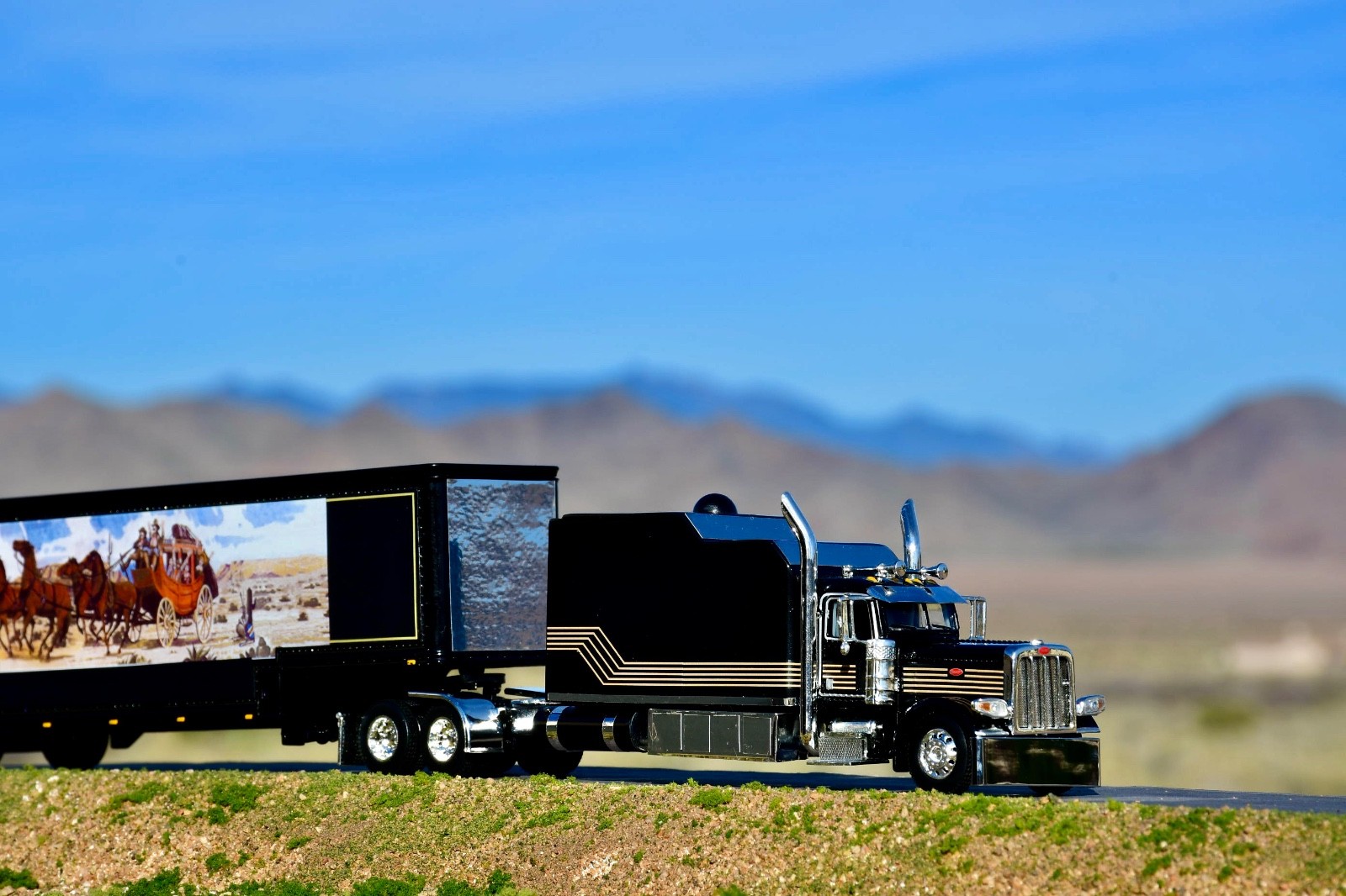 1/64 DCP Smokey and the Bandit Peterbilt 389 with standup custom built sleeper