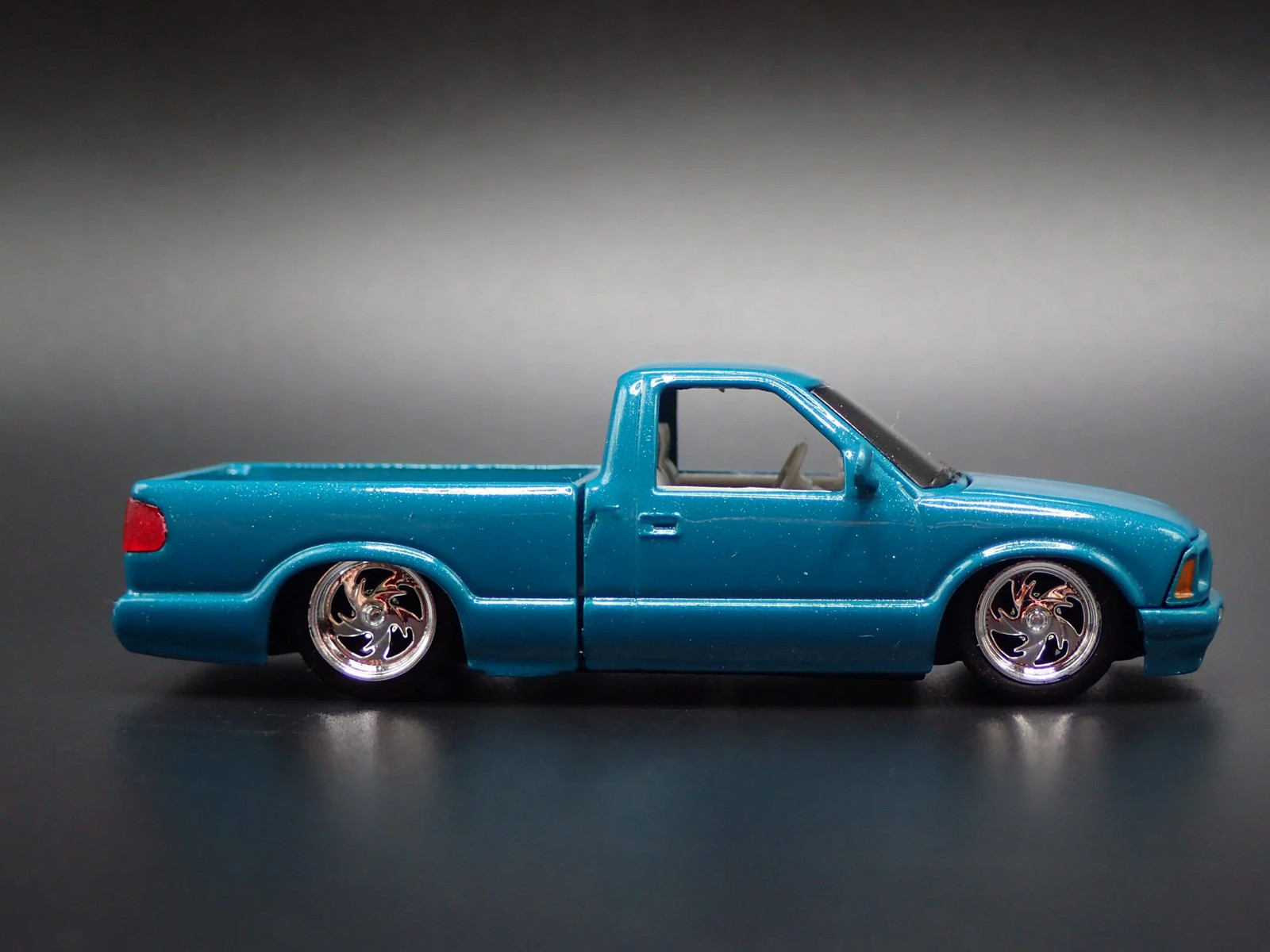 1995 95 CHEVY CHEVROLET S10 PICKUP TRUCK SINGLE CAB 1:64 SCALE DIECAST MODEL CAR