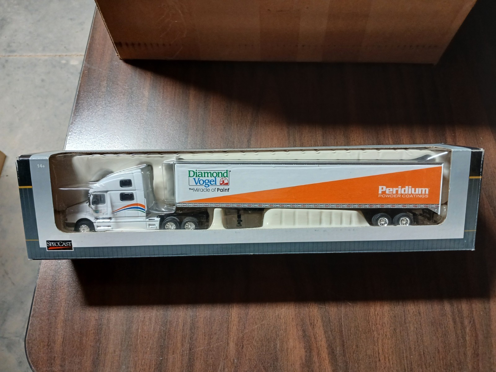 1/64 Diamond Vogel Paint Volvo 770 Semi SpecCast