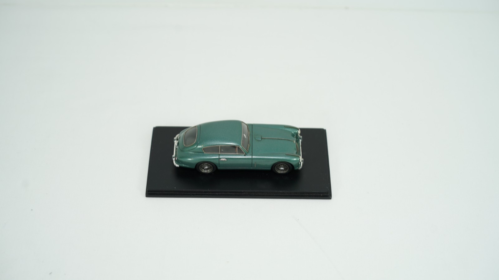 Spark 1/43 Diecast 1953 Aston Martin DB2/4 Coupe Saloon Sports Car S0583 B66
