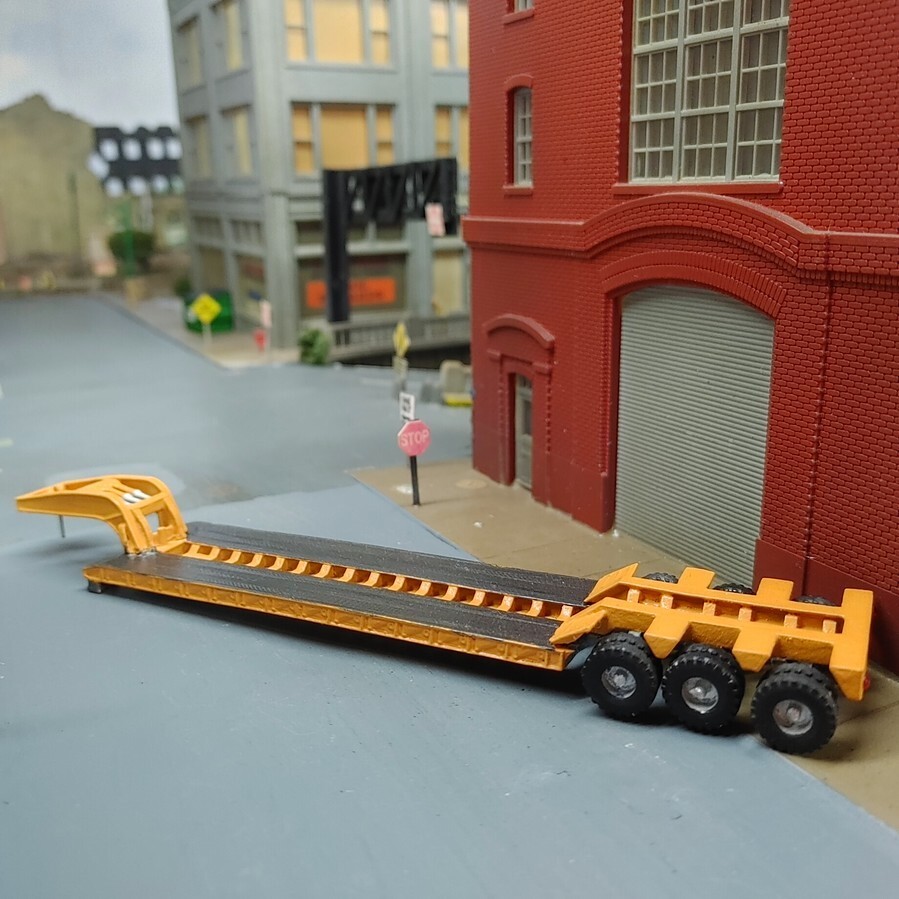 1/87 HO Scale Low Boy Heavy Equipment Trailers. Custom built 3D printed models.