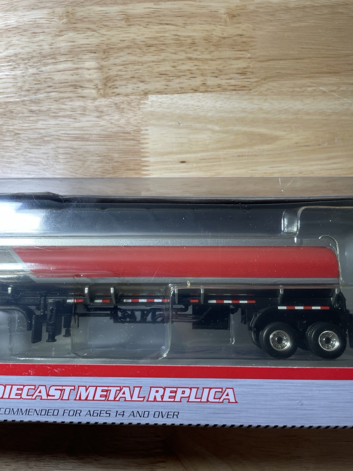 First Gear 1:64 Scale – 76 Semi Truck With 76 Fuel Tank Trailer – ( 60-0279 )