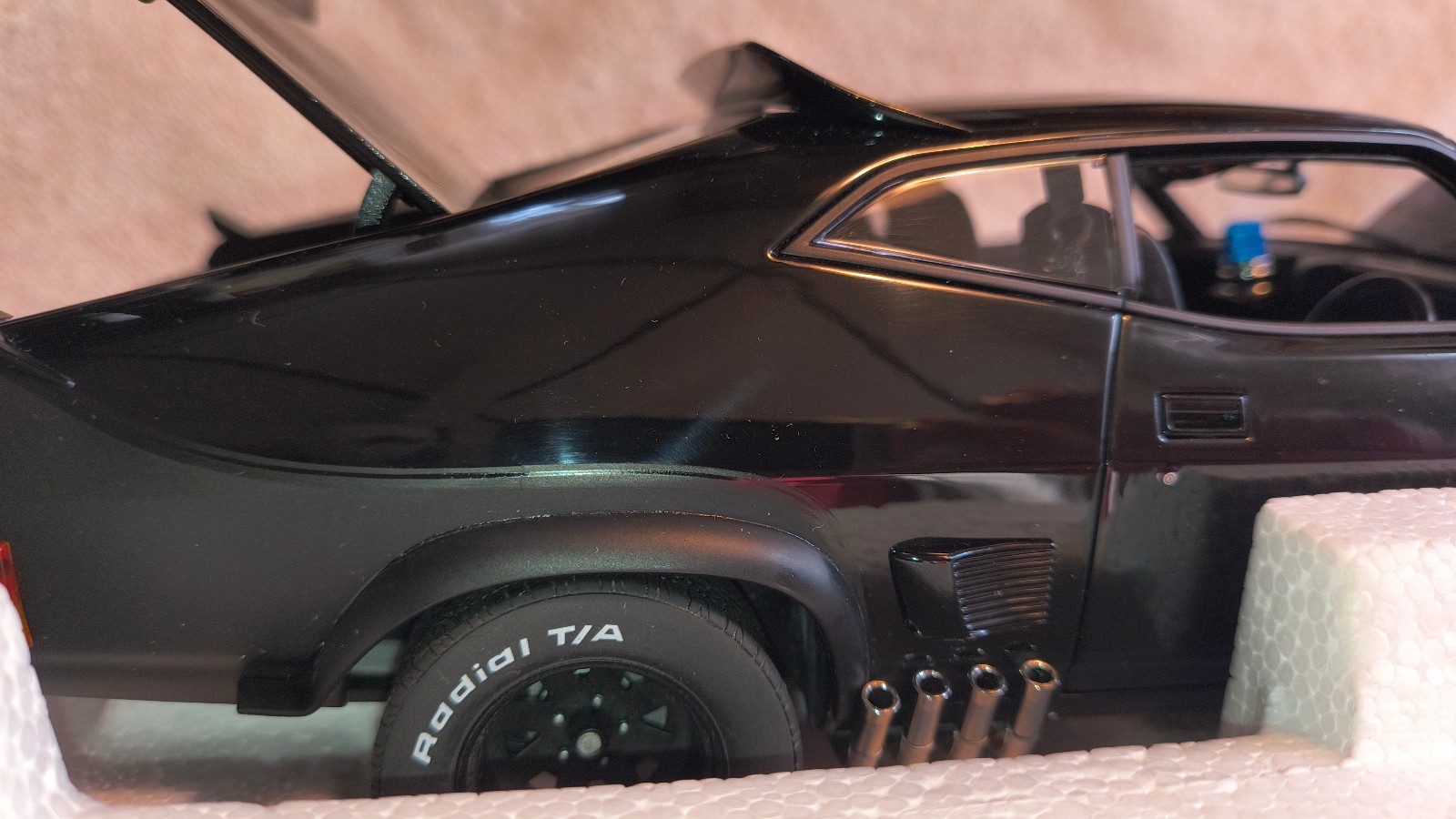AUTOart 1:18 Ford XB Falcon Tuned Version Black Interceptor Mad Max