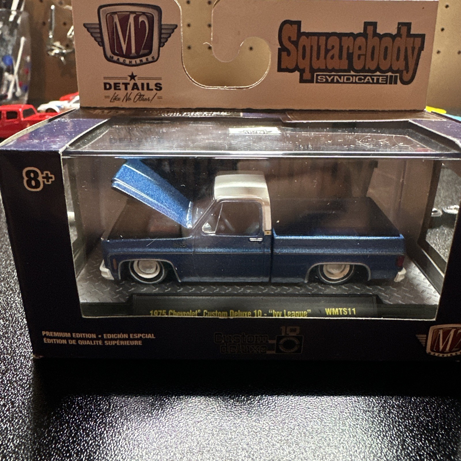 M2 Machines 1975 Chevrolet Custom Deluxe 10 Ivy League Squarebody Syndicate 1:64