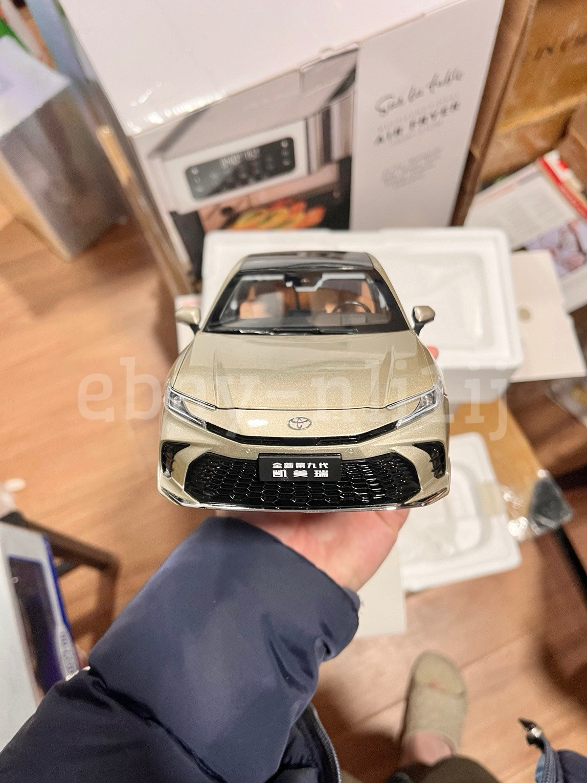 1:18 Scale 2025~2026 Toyota Camry XSE Bronze Gold Diecast Model Car