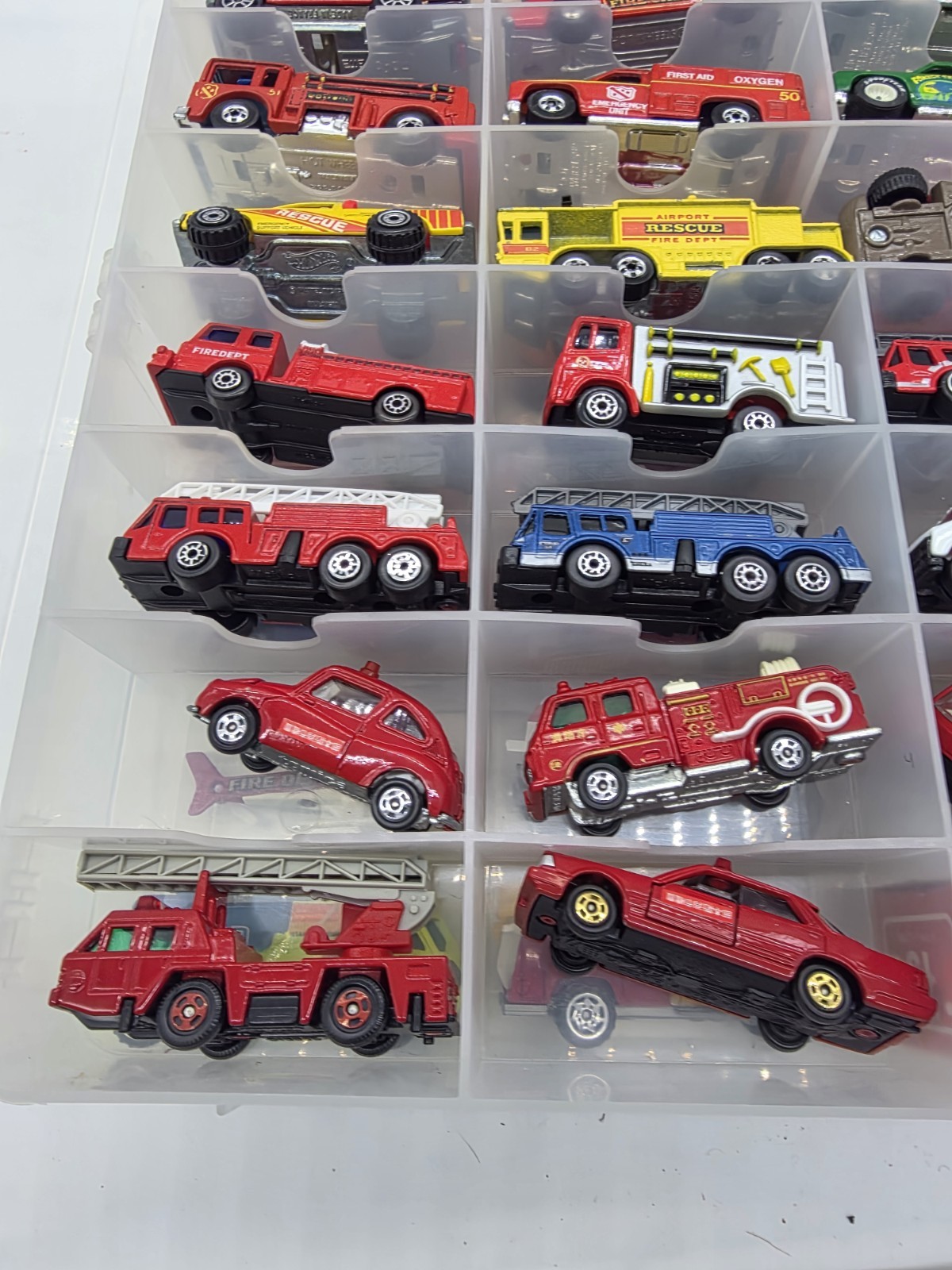 Mix – LOT of 48 – Fire Trucks, Ambulance & Emergency Vehicles