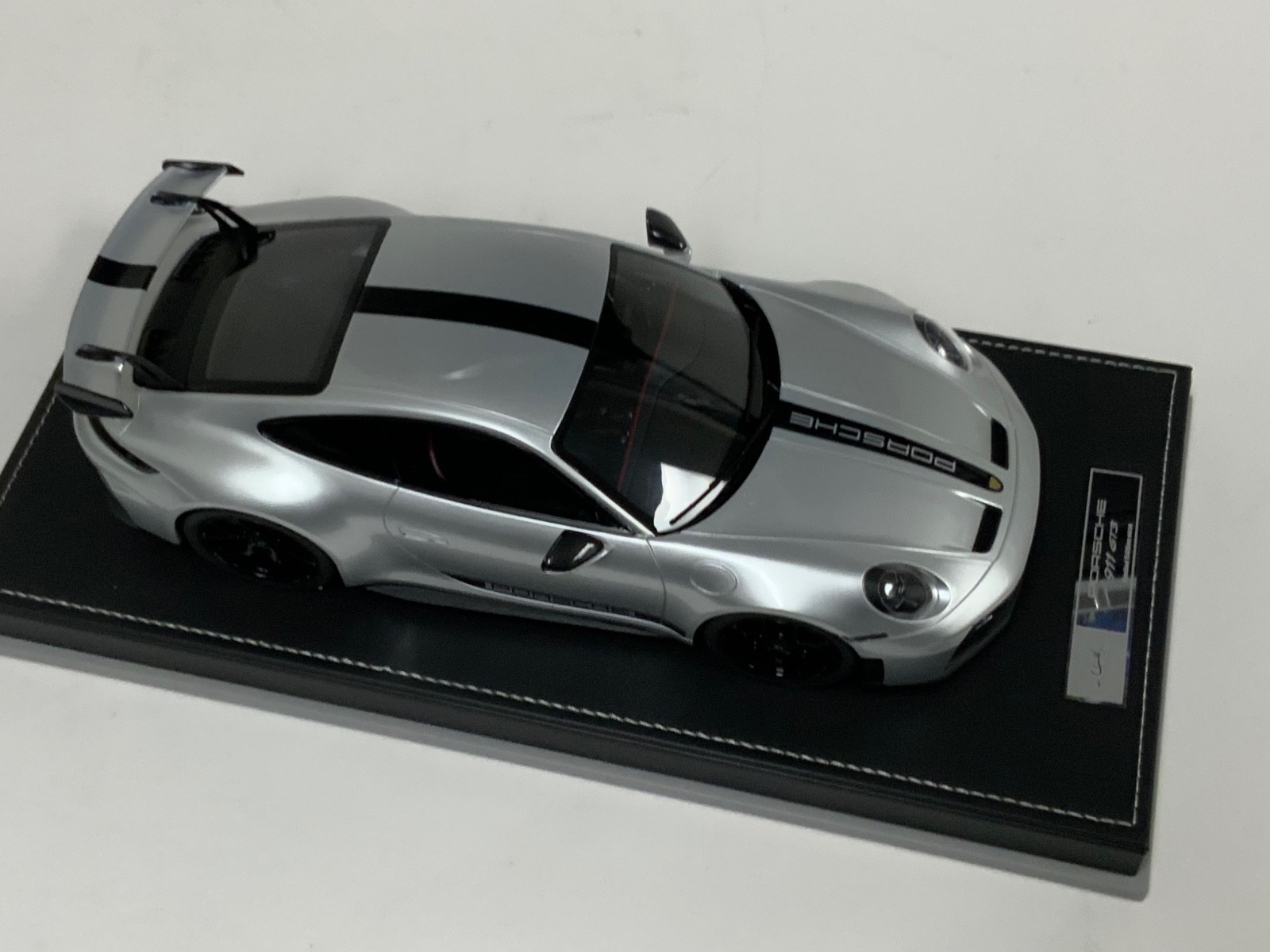 1/18 Ivy Porsche 911 GT3 992.1 Silver with Black Stripe on Leather 20 pcs AB655