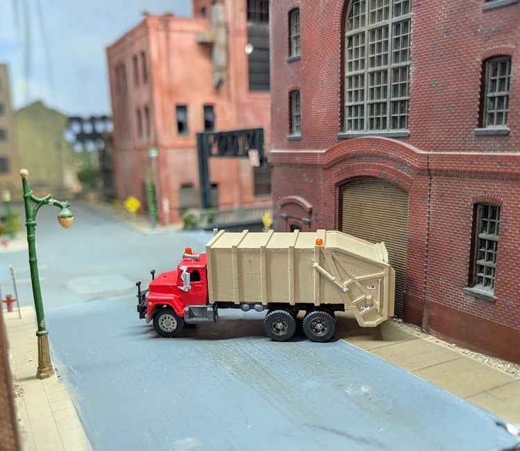 1/87 HO Scale Custom Built Ford L9000 Tandem Axle Garbage Truck 3D Printed Model