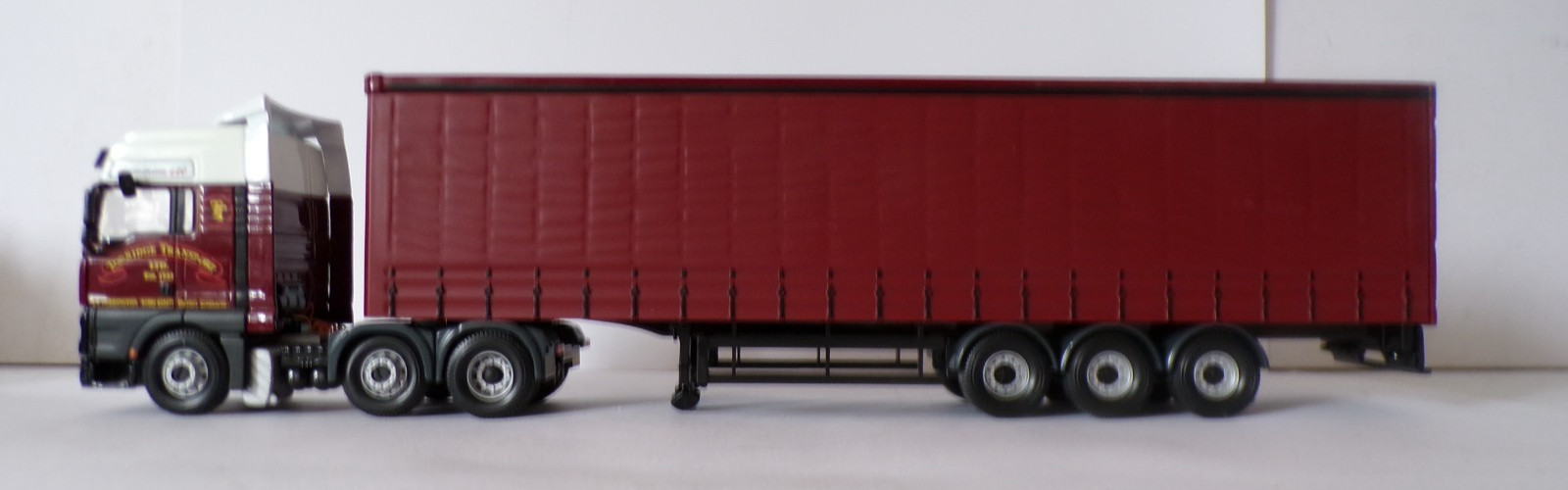 CORGI ERF ‘TORRIDGE TRANSPORT’ BURGUNDY/WHITE EXCELLENT UNBOXED 1:50