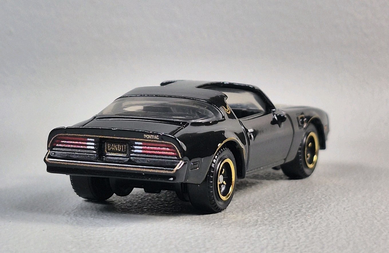 1977 PONTIAC FIREBIRD T/A Diorama Collectible DieCast Model 1:64 Black LOOSE