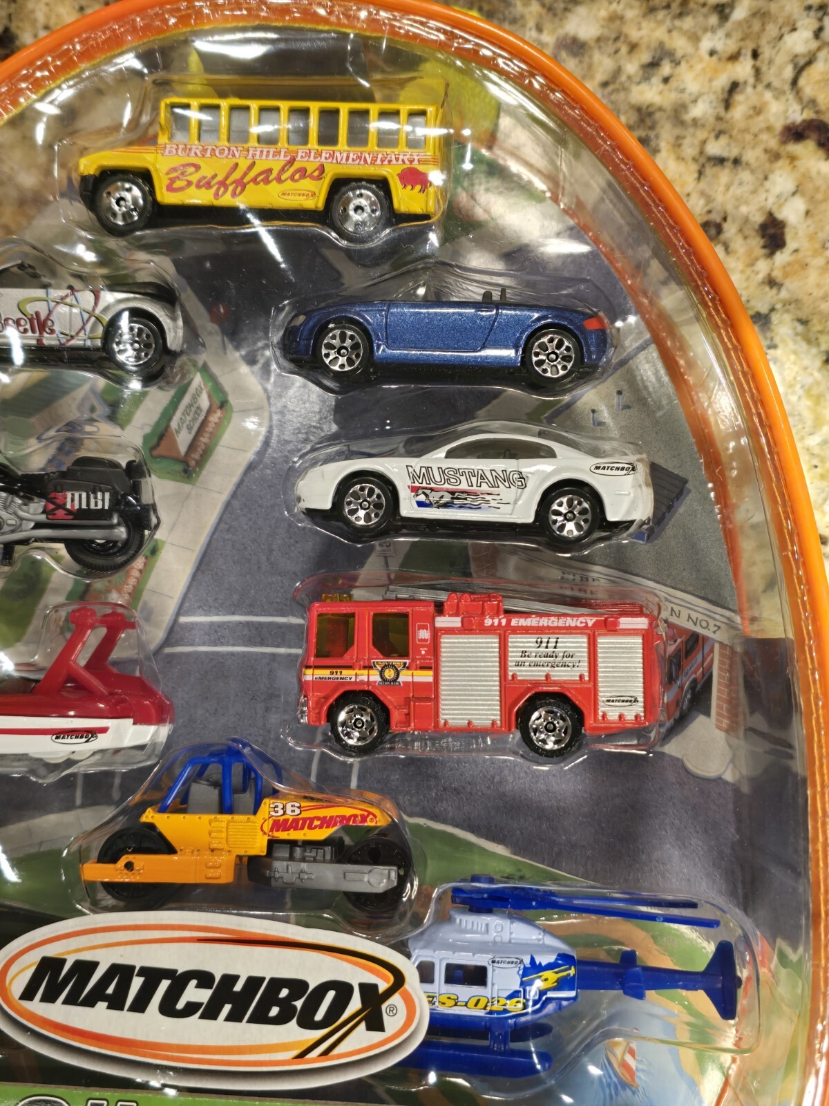 2001 Matchbox Police Fire Rescue 10 Pack 1/64 Diecast in Backpack VTG 97012