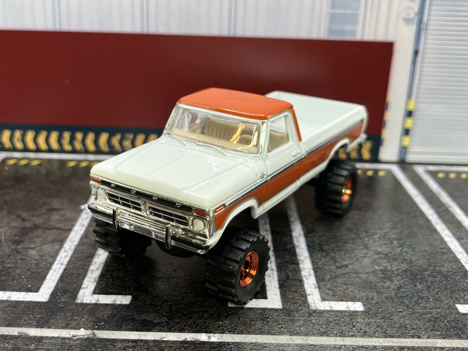 1977 Ford F-150 Ranger Explorer Lifted 4×4 Truck 1/64 Diecast Custom Greenlight