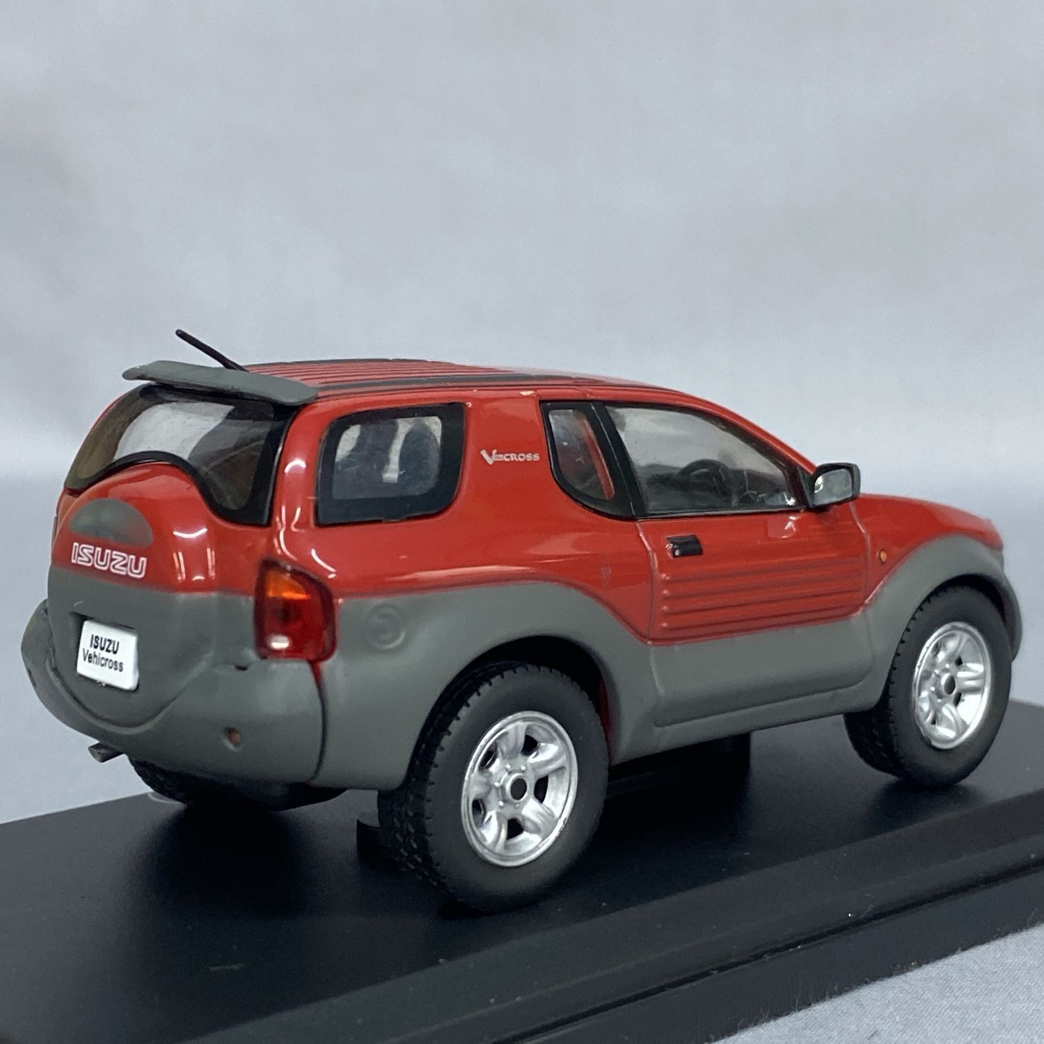 Mini Car Isuzu Vehicross 1977 Red 1/43 Scale Box Display Diecast vol 233