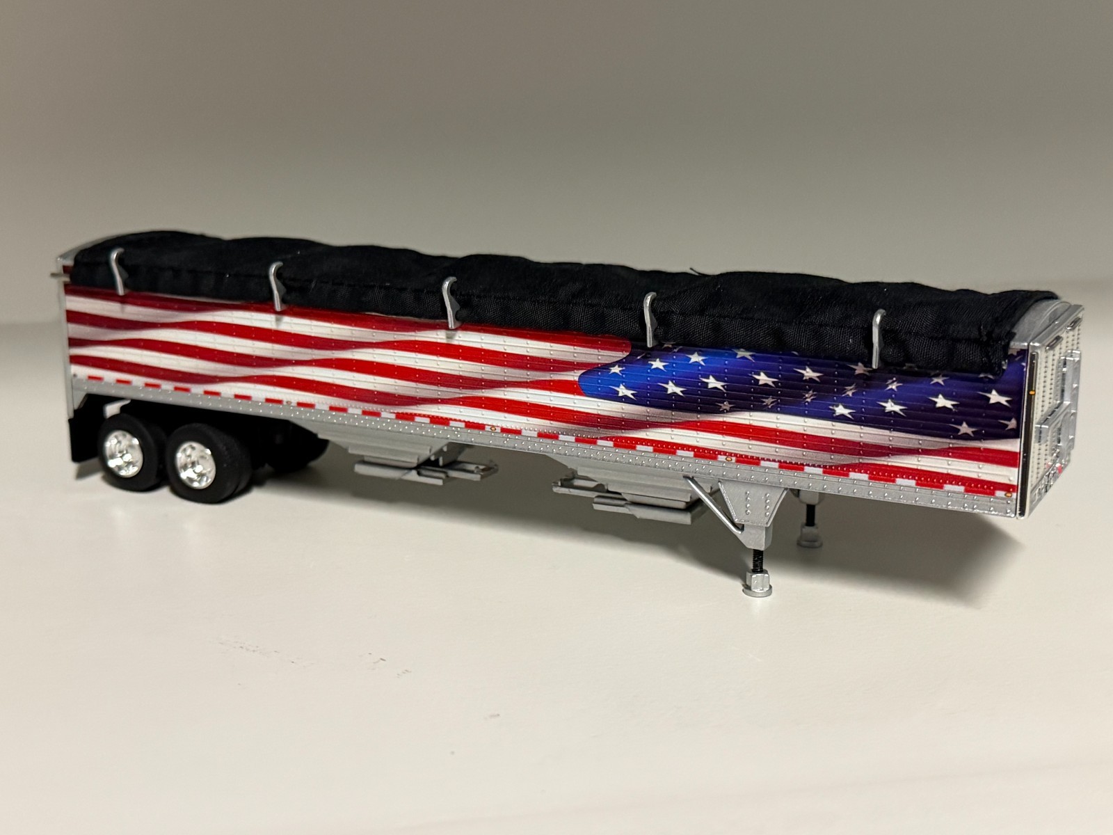 1/64 DCP 250TH AMERICAN FLAG WILSON PACE SETTER HOPPER BOTTOM W/ BLACK TARP
