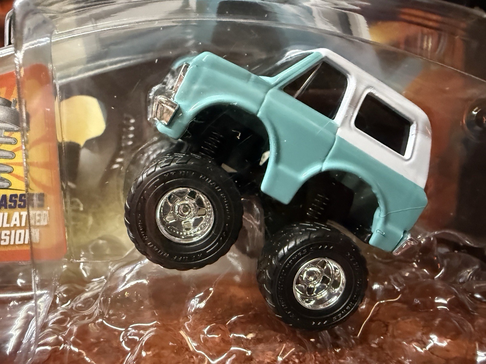 🔥MGA Car Tuned Lifted Series 1 1:64 1969 Chevy K5 Blazer Blue/White Series 1🔥