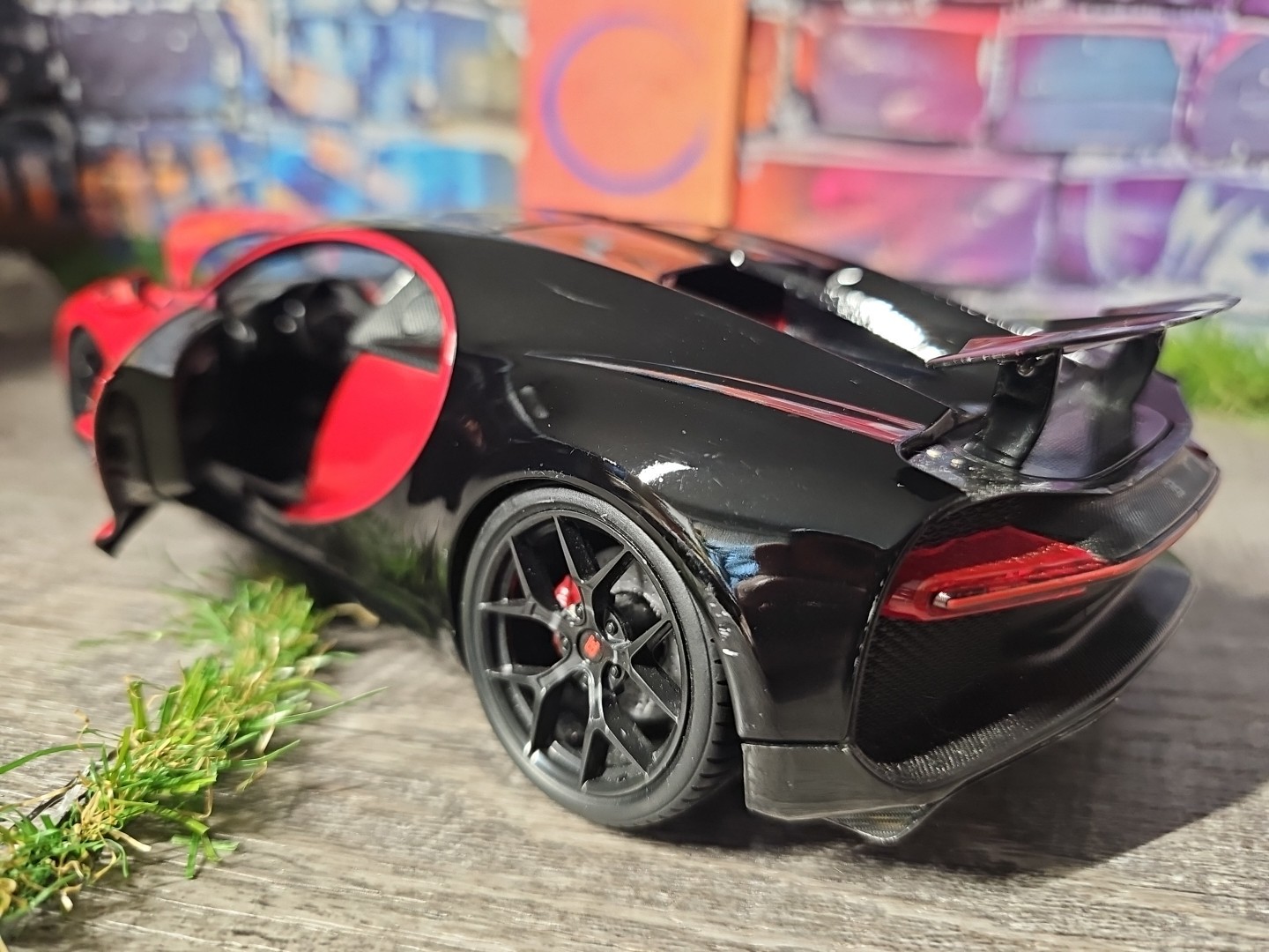 Bburago Black And Red Bugatti Chiron 1:18 Diecast Car NO BOX