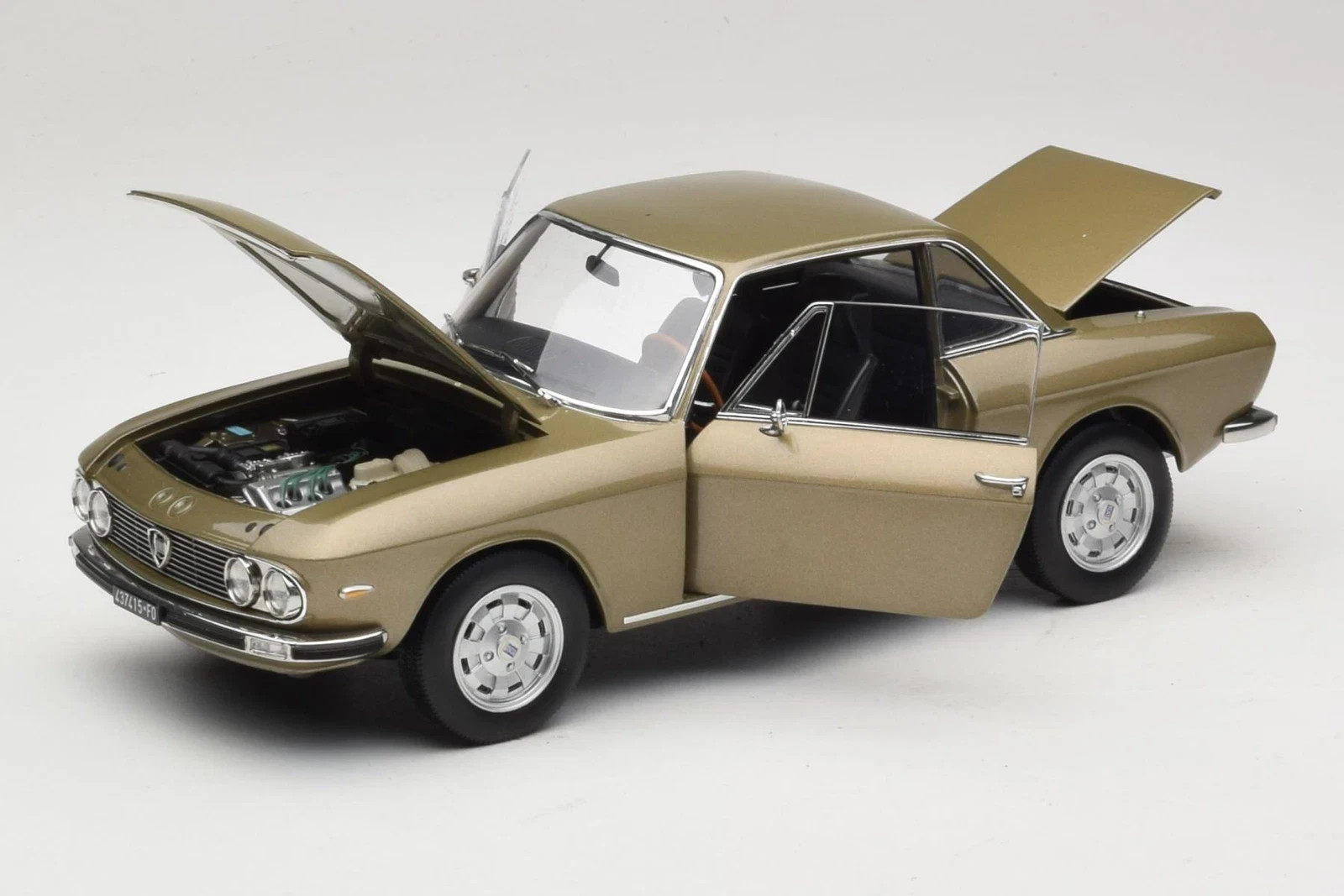 Norev 1971 LANCIA Fulvia 1:18 187895 BRONZE New in Box FULLY OPENING Bronce Gold