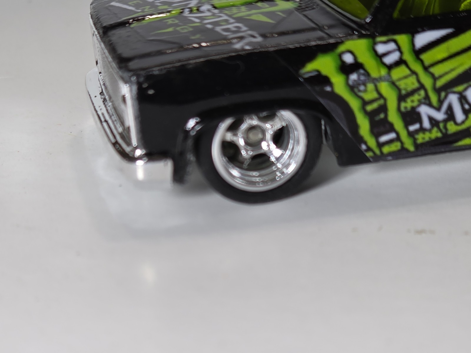 HOT WHEELS CUSTOM “83 Chevrolet Silverado MONSTER energy REAL RIDERS