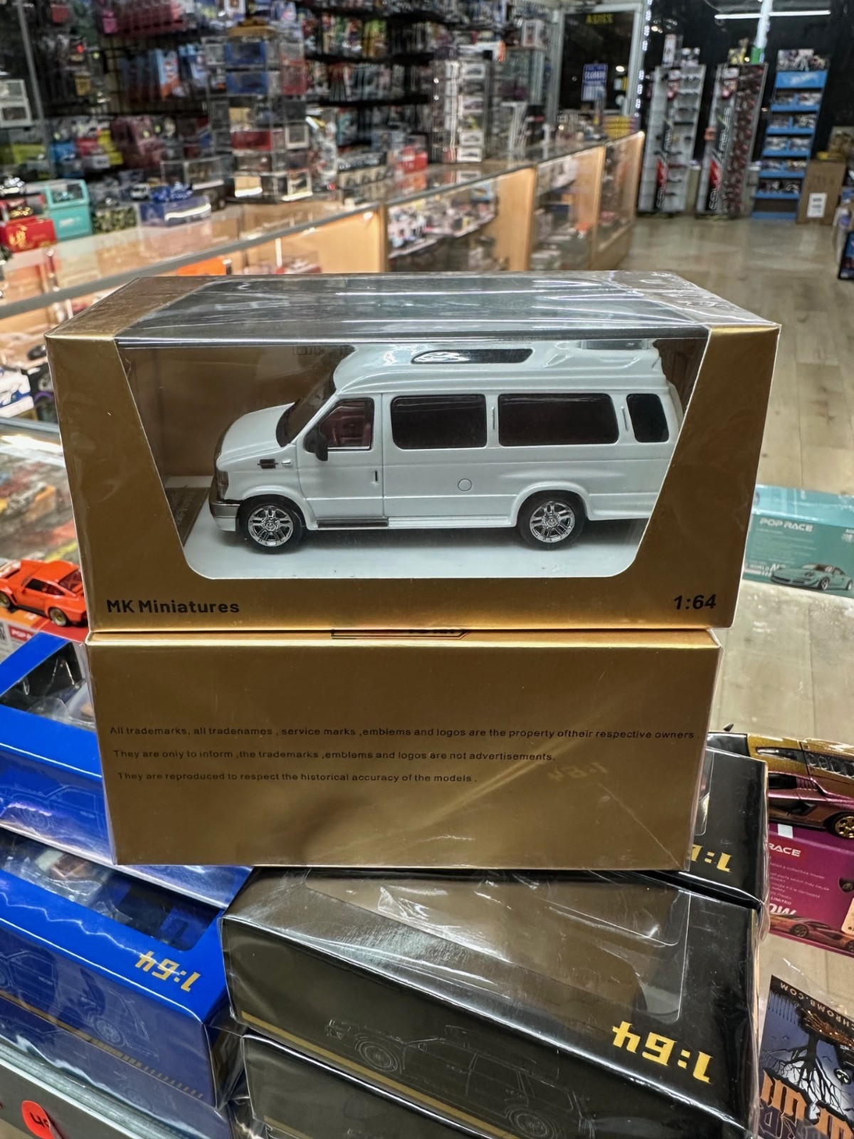FORD E350 MOTORHOME VAN LAND YACHT WHITE 1/64 DIECAST BY MK MINIATURES MK