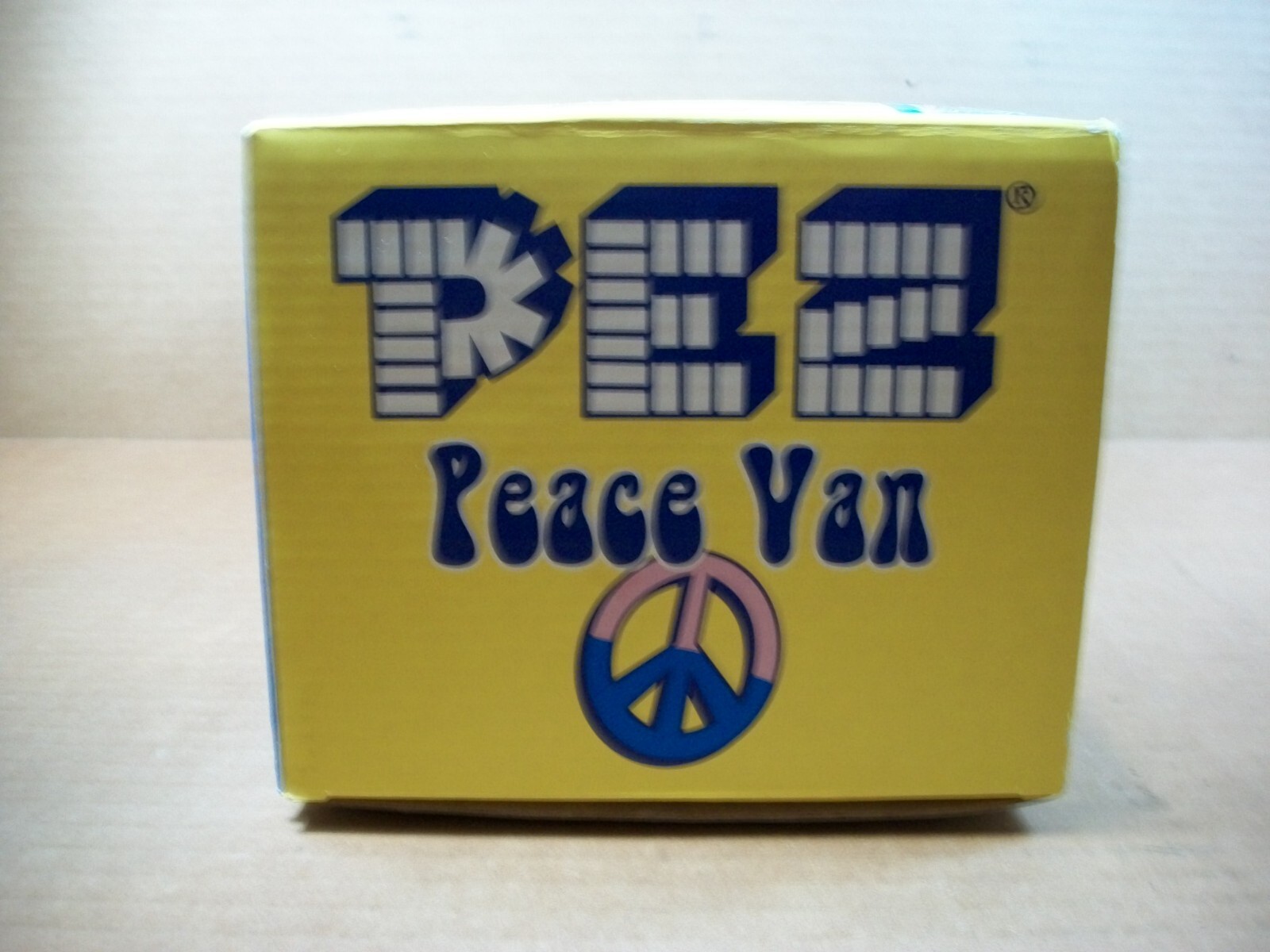 1:18 Scale VW Microbus “PEZ PEACE VAN” ~ #984 of 1000 ~ with Display Case