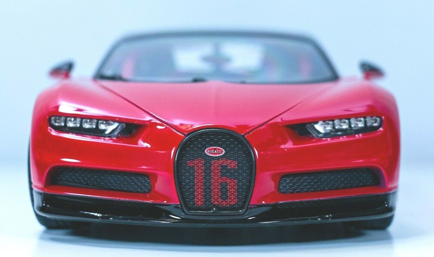 Maisto 1:18 Diecast Model Special Edition – Bugatti Chiron Red / Black