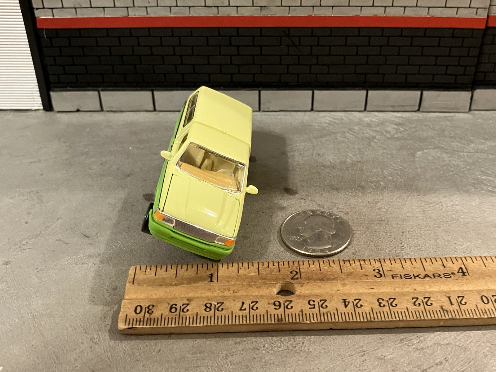 1995 Ford Ranger Lowrider 1/64 Scale Custom M2 Machines Diecast Car 3 Wheel Pose