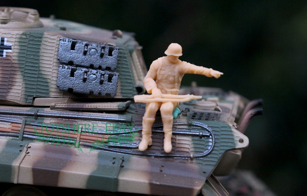 Miniature 1/72 WW2 4PCS Soldiers FIT TANK OR driving ARMY CAR diorama