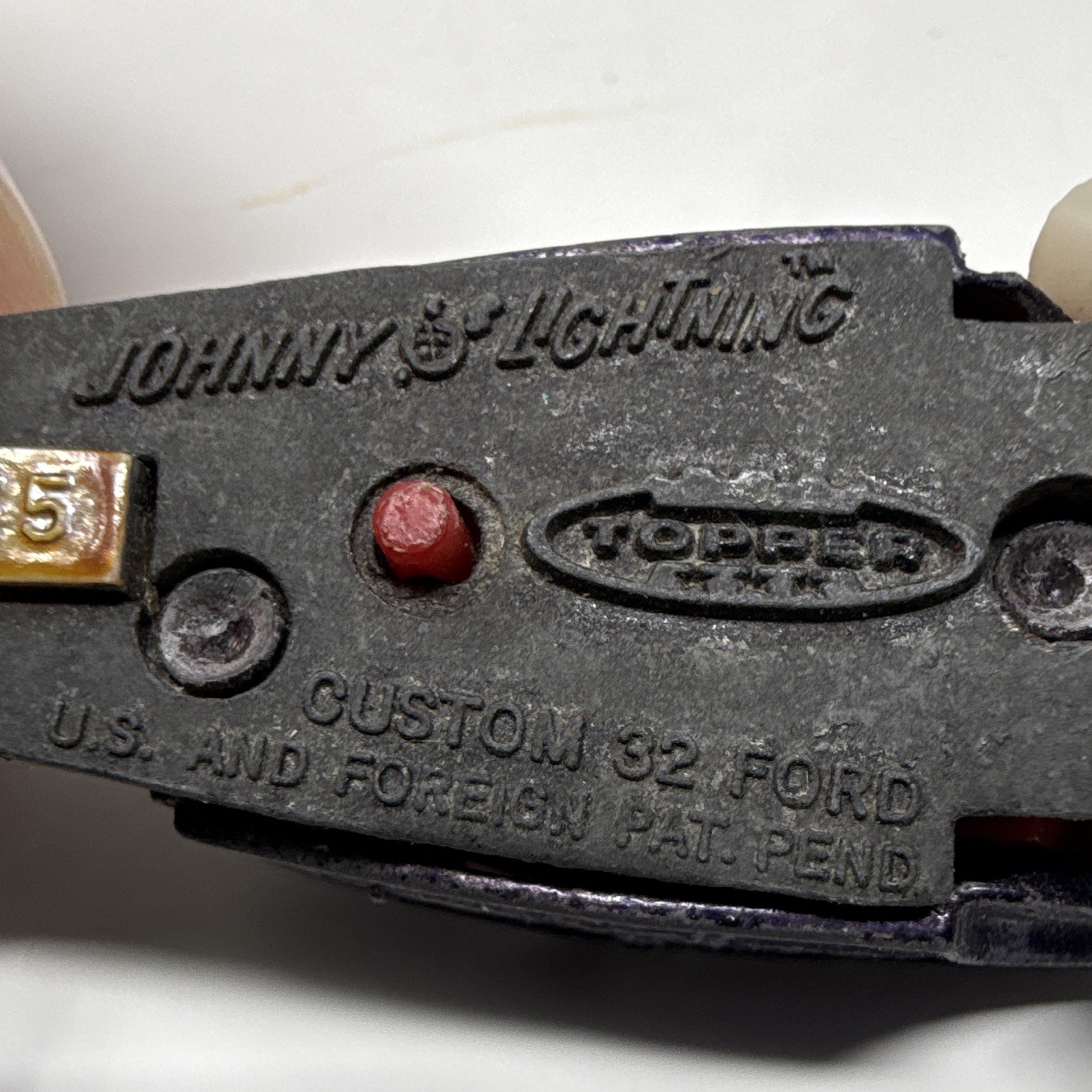 Johnny Lightning Topper Custom ’32 Ford 1932 Purple/Red Diecast Car 1:64