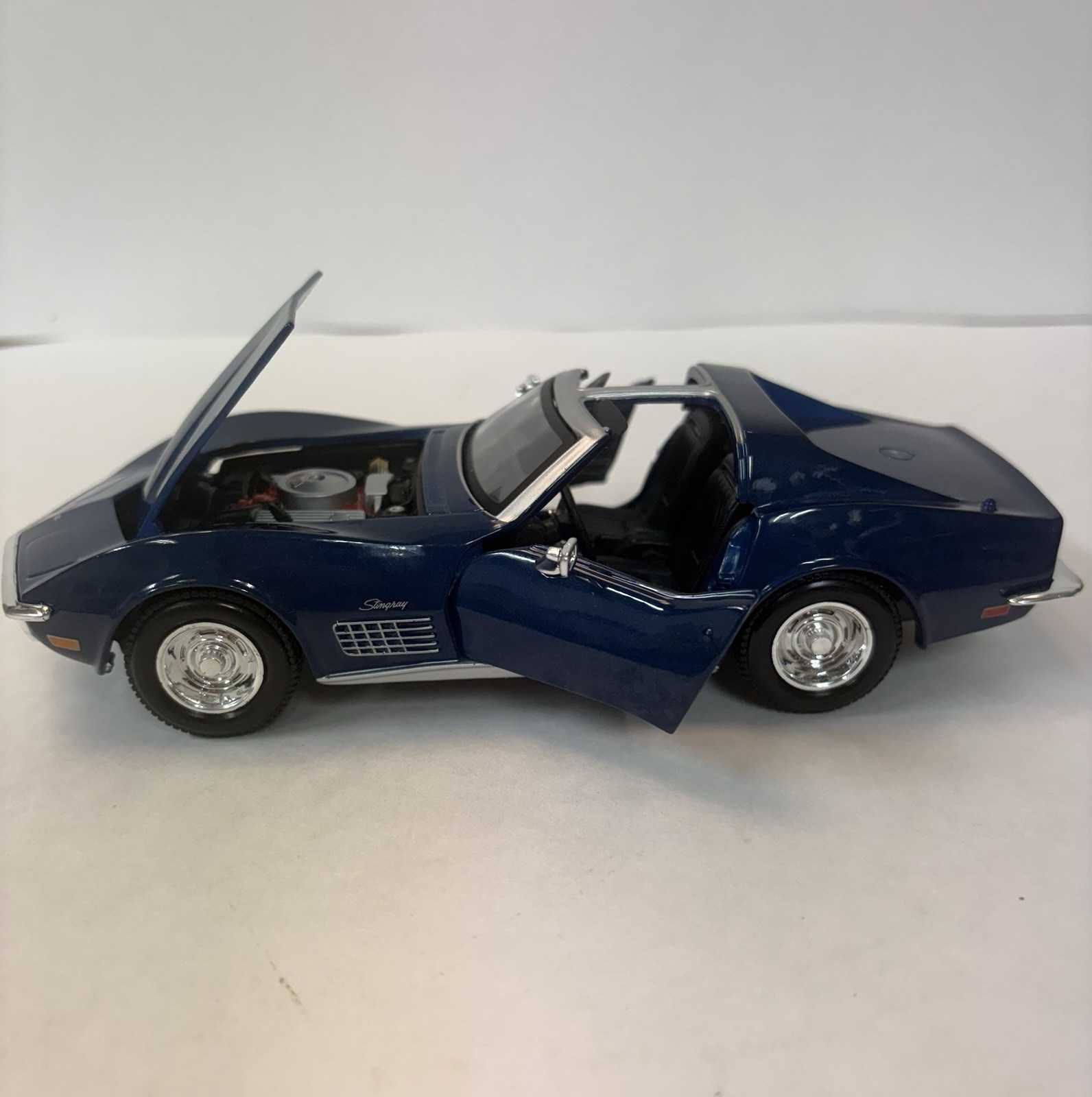 1970 Chevy Corvette T-Top Blue Maisto 31202 1/24 Scale Diecast Model Toy Car