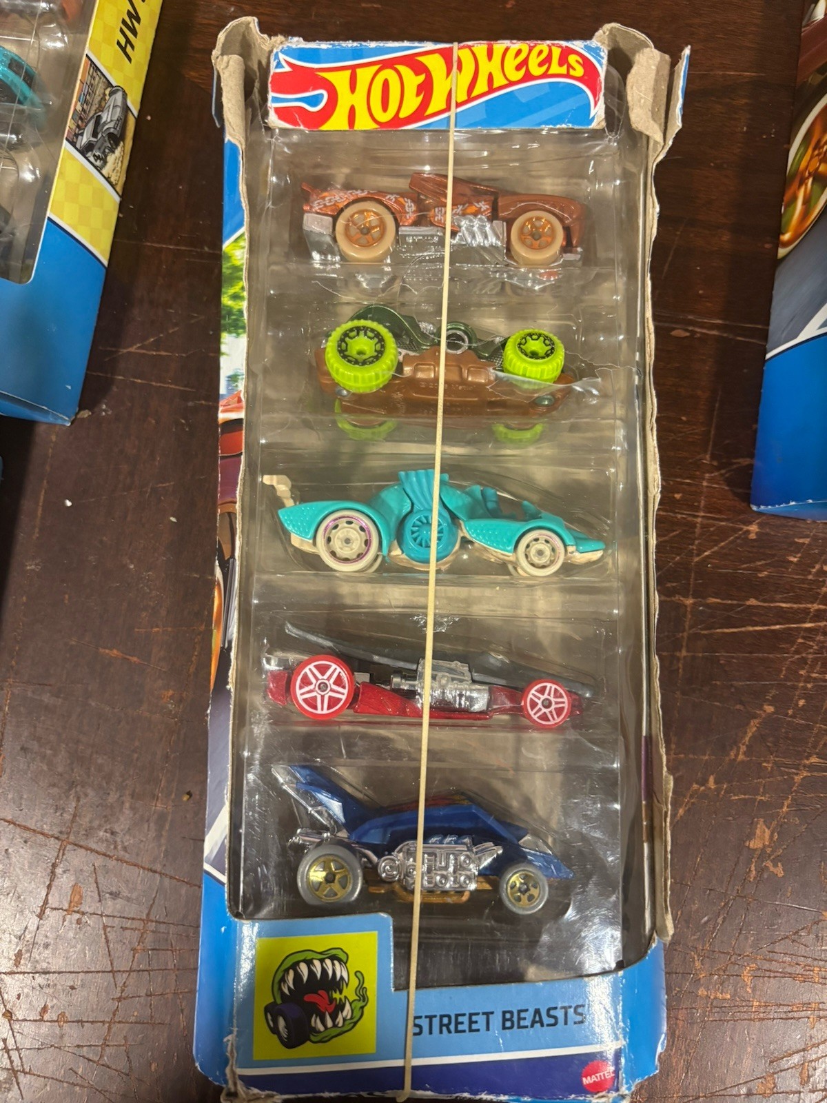 Lot of 7 Hot Wheels 5 Car Gift Packs NEW Plus 2 Maisto 5 Cars- One 8 Cars Pack