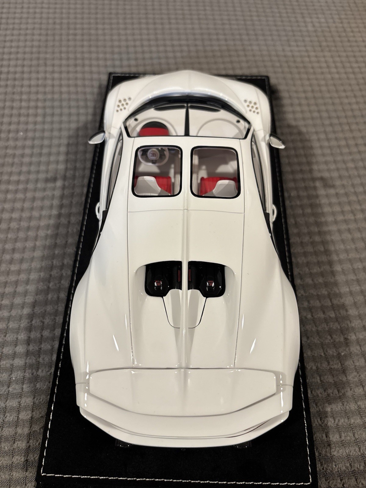 1/18 HH Henson & Heaven Bugatti Chiron Super Sport White/Red Limited 30pcs