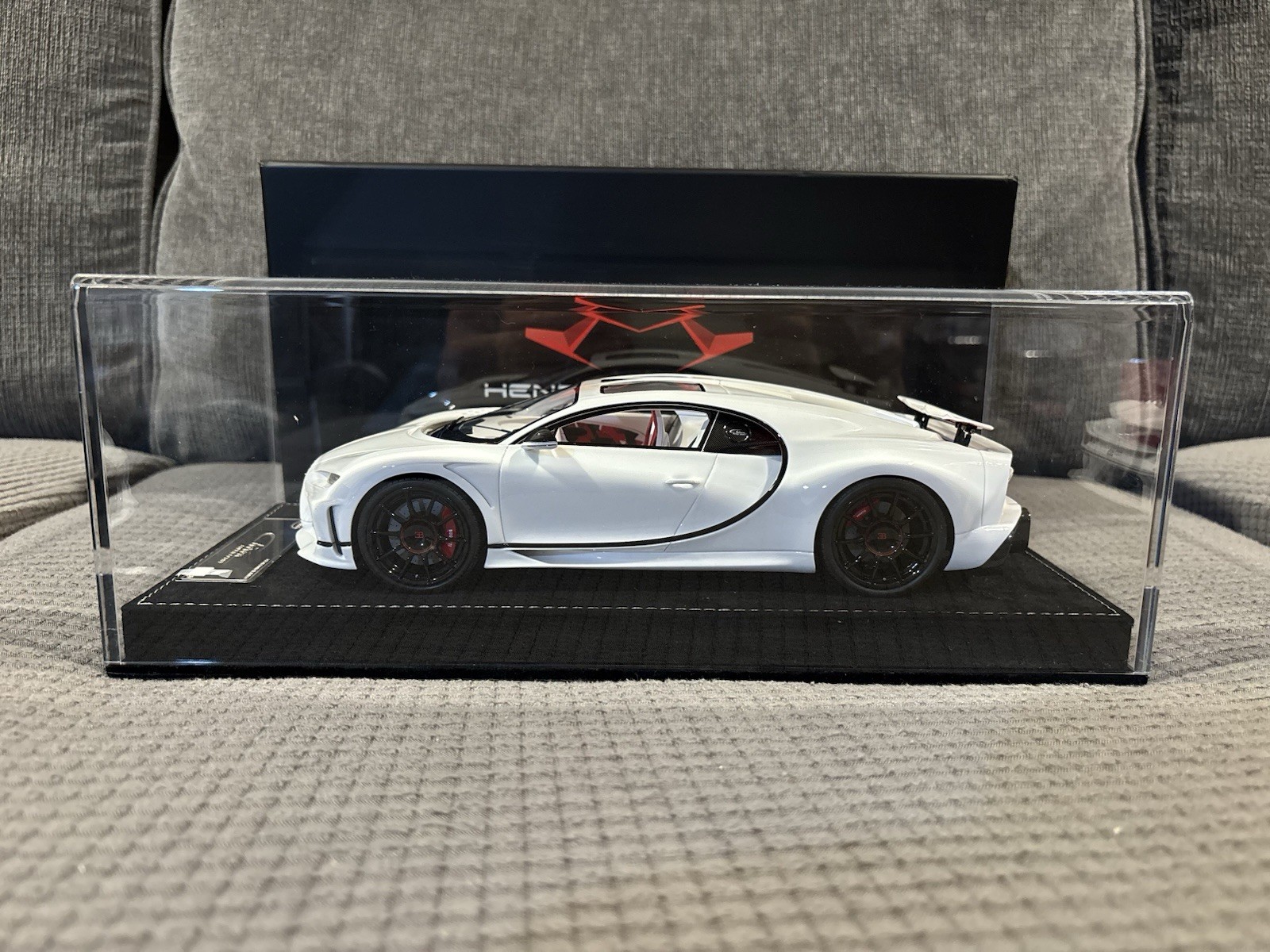 1/18 HH Henson & Heaven Bugatti Chiron Super Sport White/Red Limited 30pcs