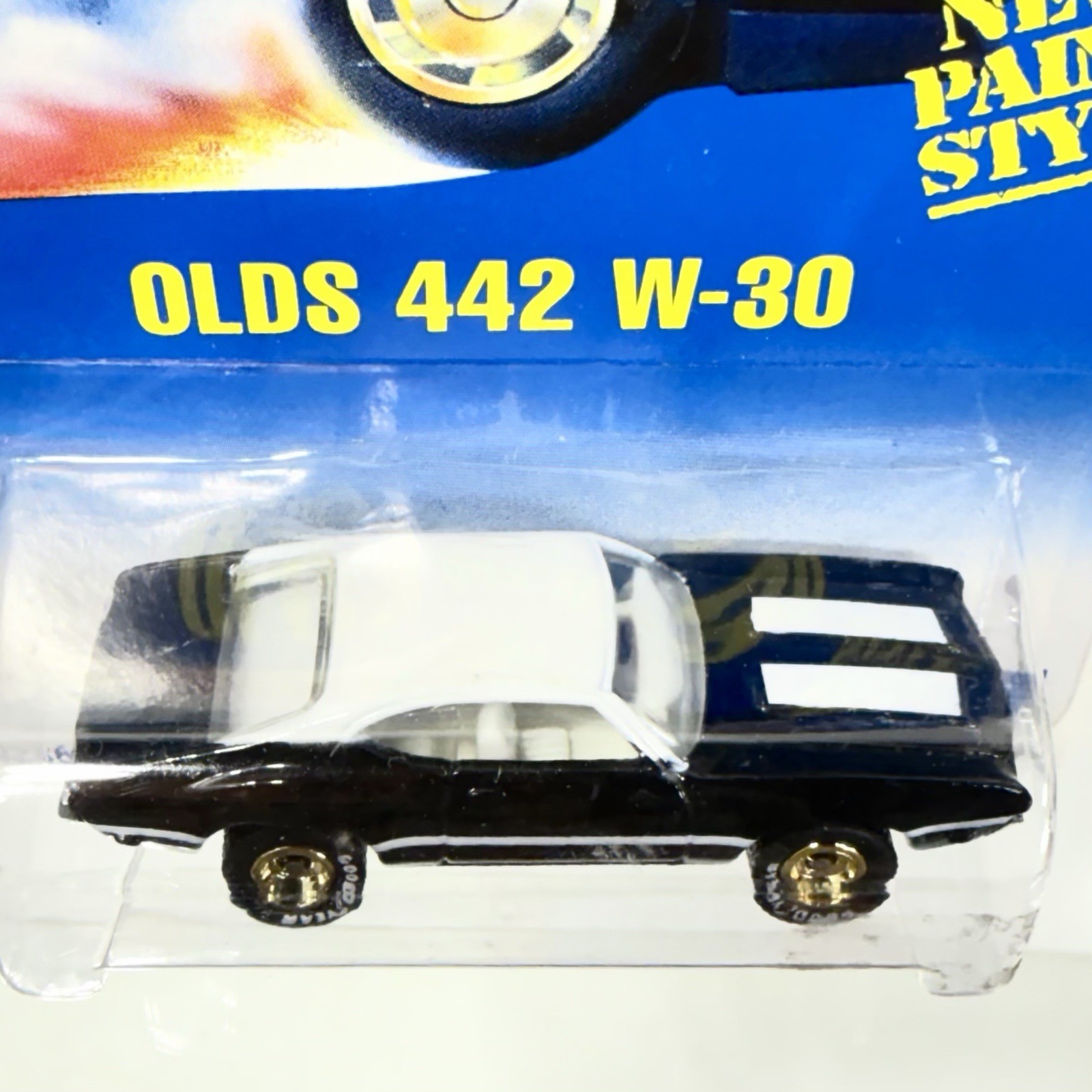 Hot Wheels 267 Olds 442 W-30 Black w/White Stripes Gold Hub Real Riders 1991