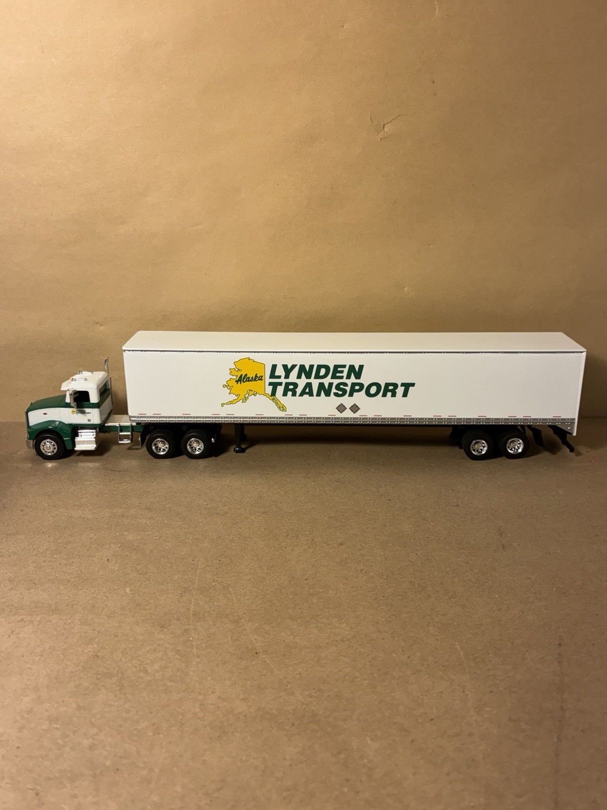 SpecCast Peterbilt 385 Alaska Lynden Transport Die Cast Collector Replica (Desc)