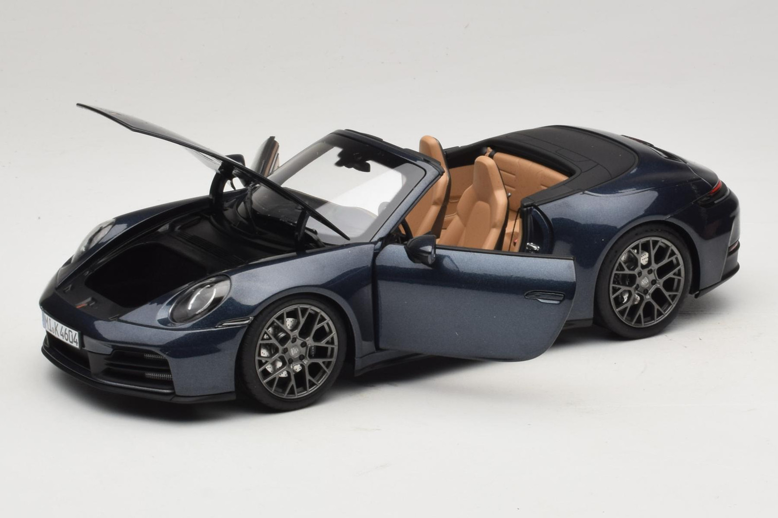 187180 Porsche 911 992.2 Carrera Cabriolet Yachting Blue Norev 1/18