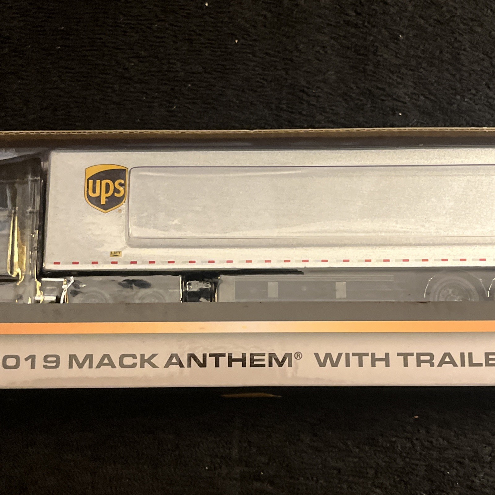 Greenlight 1/64 2019 Mack Anthem With Trailer UPS