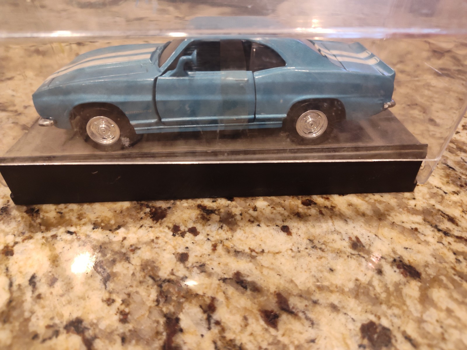 1/32 Diecast Cars And Quads in Clear Display Cases
