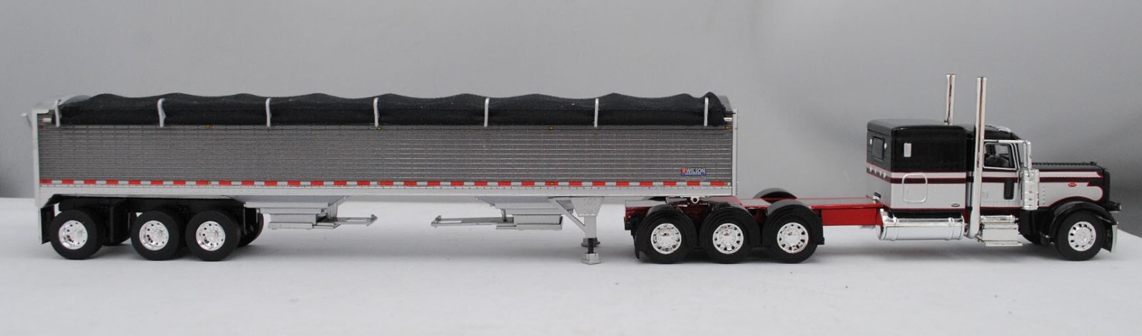 DCP 1/64 Red Black Silver Tri-Axle Peterbilt 389 Wilson Tri-Axle Grain 60-1473