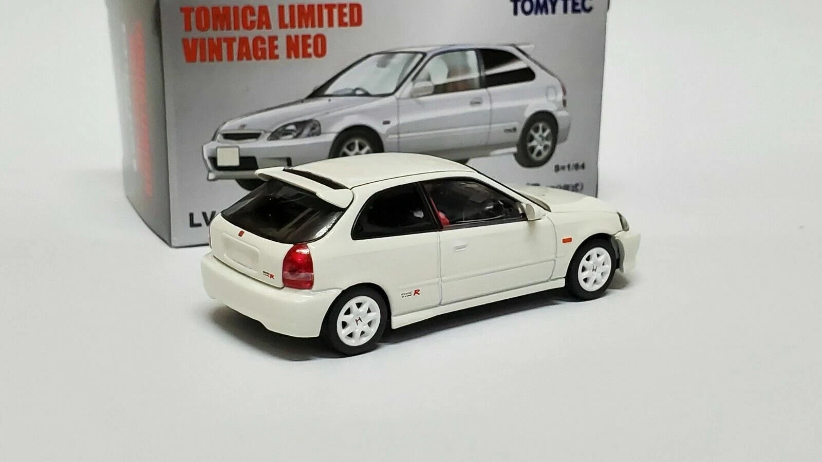 1:64 Tomica Limited Vintage LV-N165c Honda Civic EK9 Type R 1999 White Tomytec