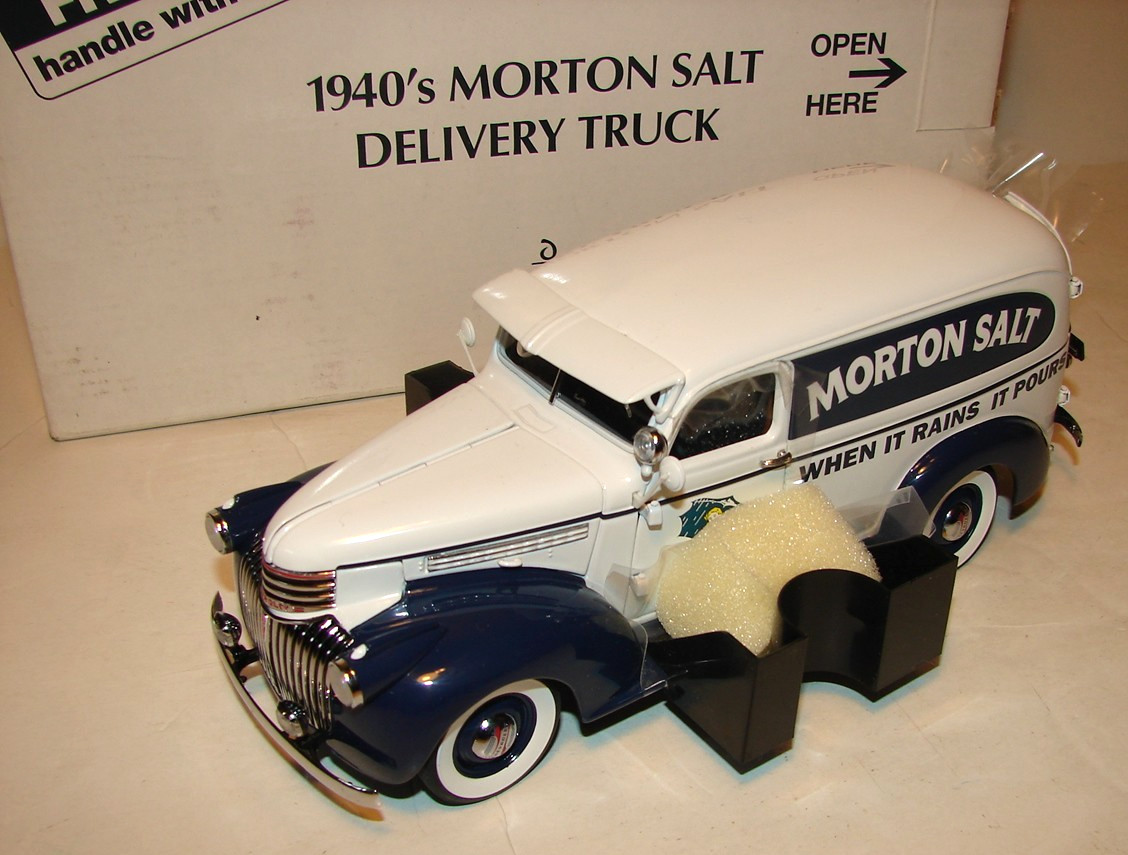 Danbury Mint 1940’s MORTON SALT DELIVERY TRUCK 1:24 White W/ Salt Boxes *NIB*