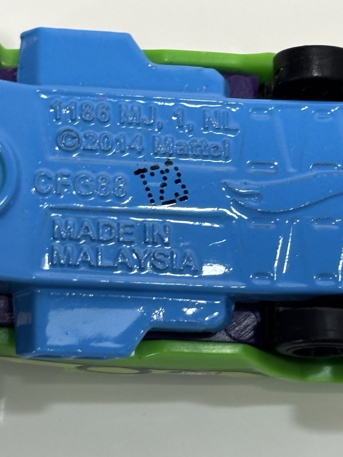 Hot Wheels2014 Loopster Green 1:64 Diecast 2 3/4″ Roller Coaster Car W Riders