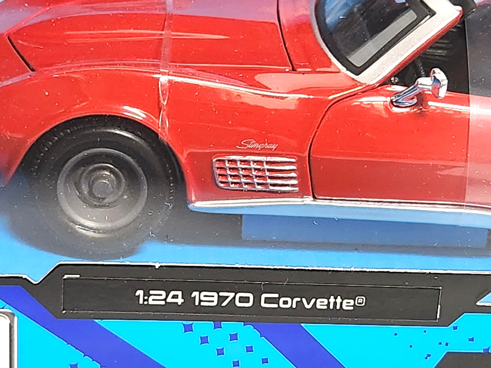 Maisto Special Edition Diecast 1970 Red Chevy Corvette Stingray T-Top 1:24 Scale