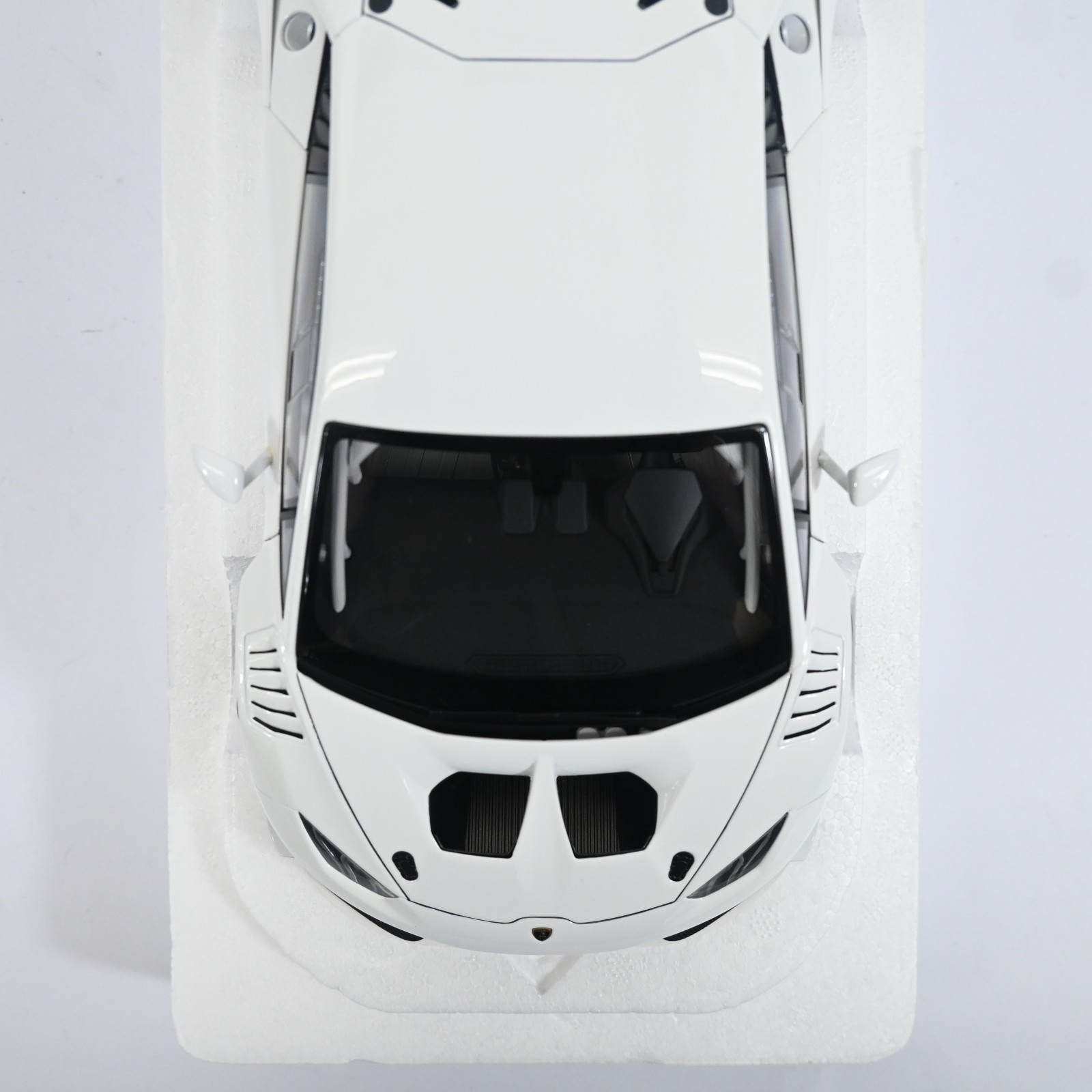 AUTOart 1/18 Lamborghini Huracan LP620-2 Super Trofeo White Diecast Model Car
