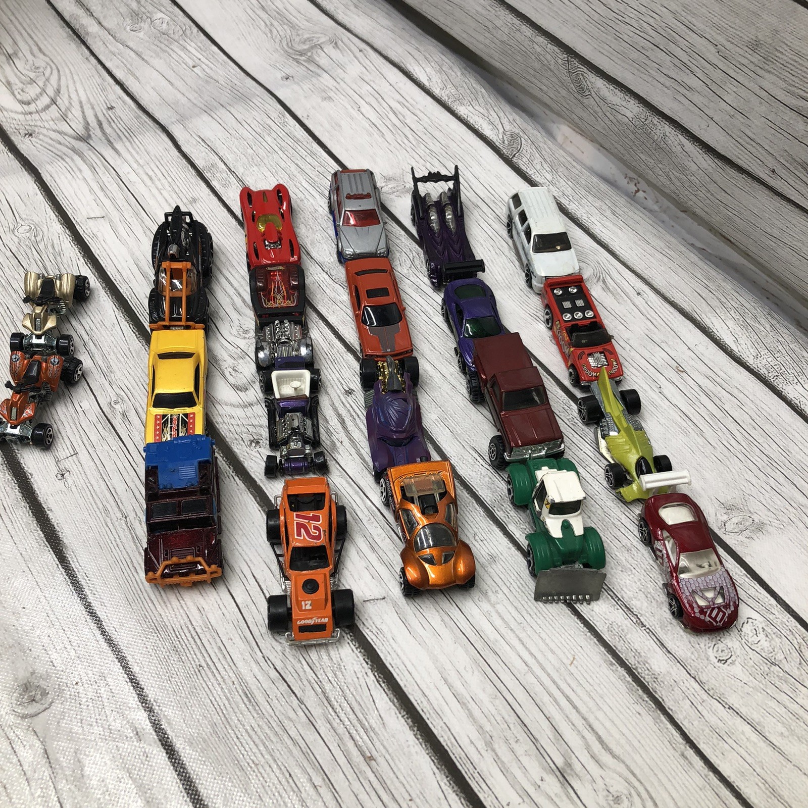 MIXED LOT OF 21 LOOSE Hot Wheels plus Other Cars
