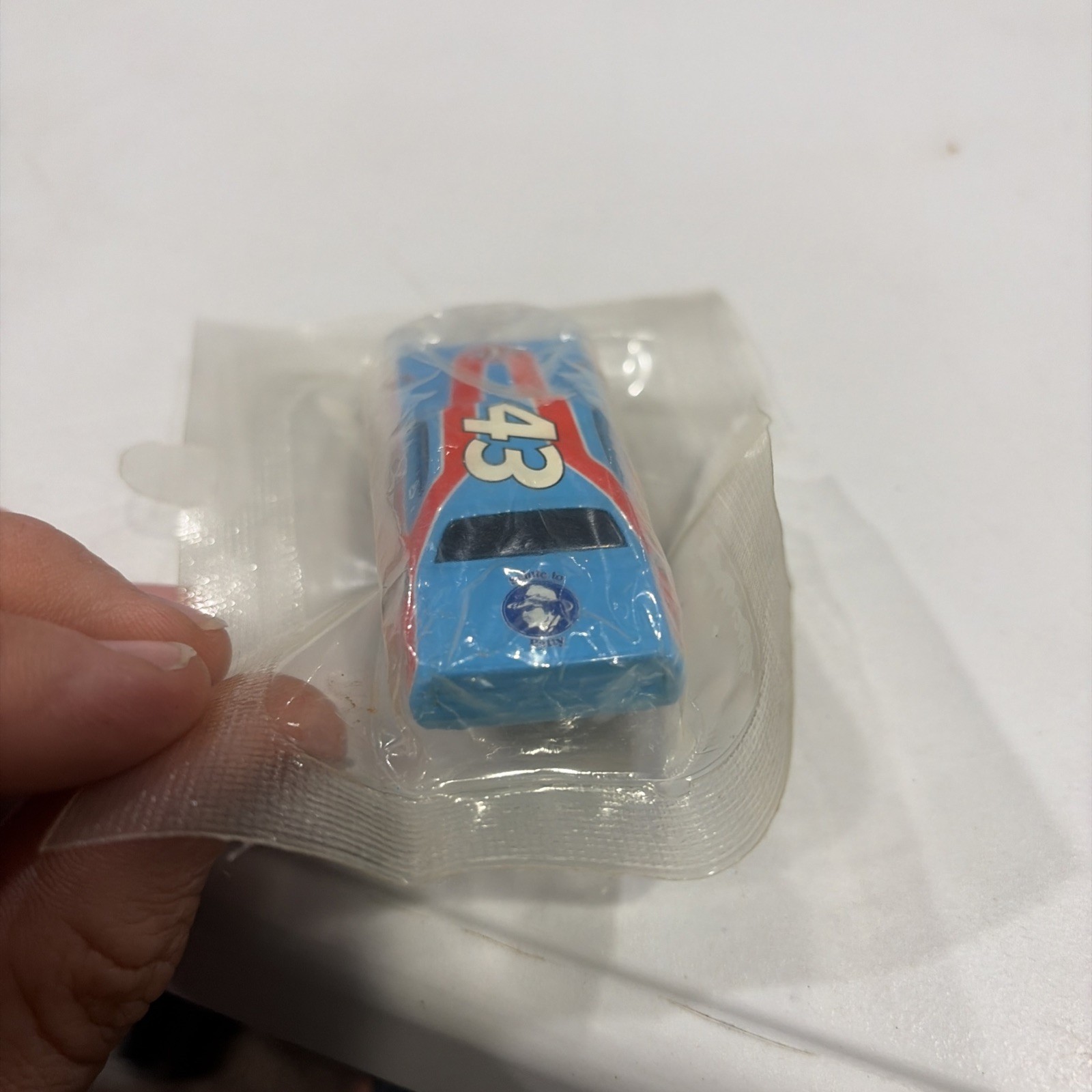 Hot Wheels – 74 Dodge Charger #43 STP -Salute To Richard Petty -Sealed Vintage