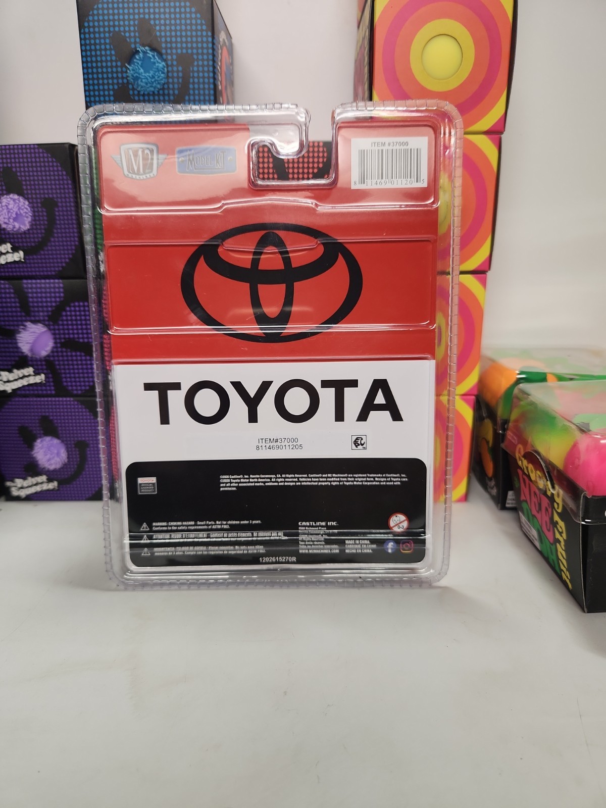 M2 Machines 1:64 Scale Model Kit 1985 Toyota Truck – RAW Super Chase /250
