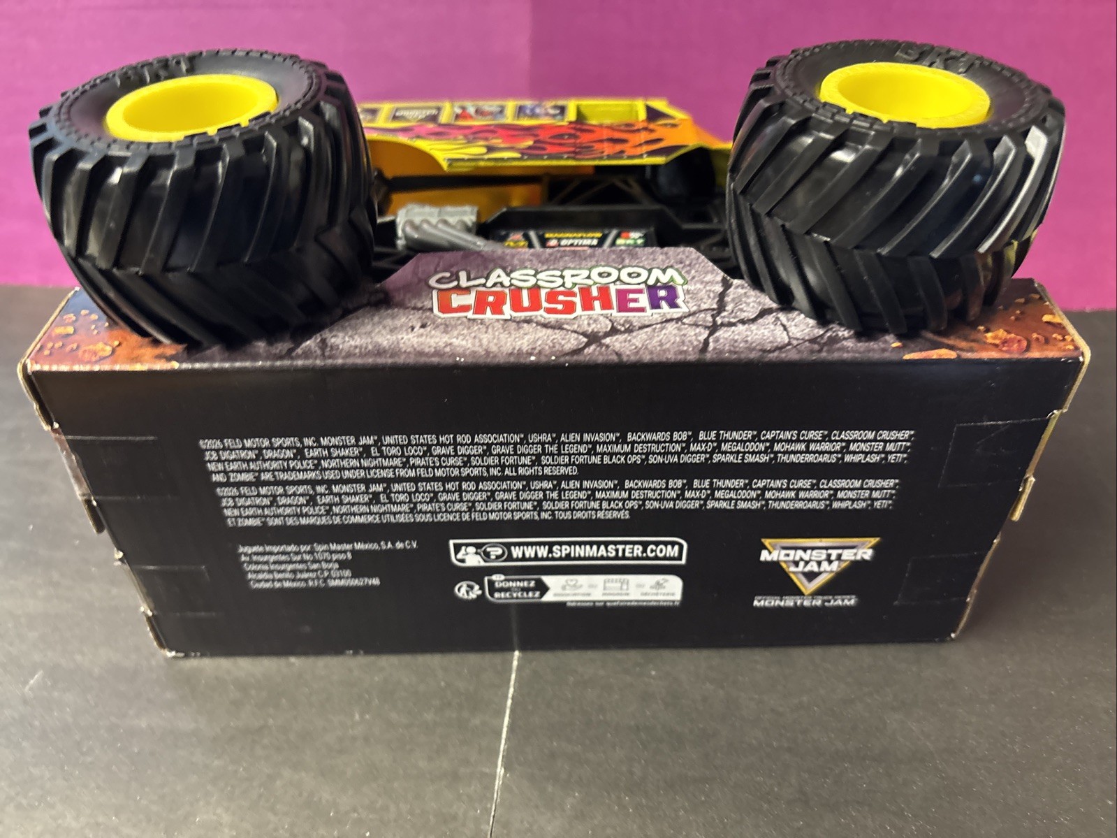 SPIN MASTER 2026 MONSTER JAM SERIES 28 CLASSROOM CRUSHER BIG 1/24 MONSTER TRUCK