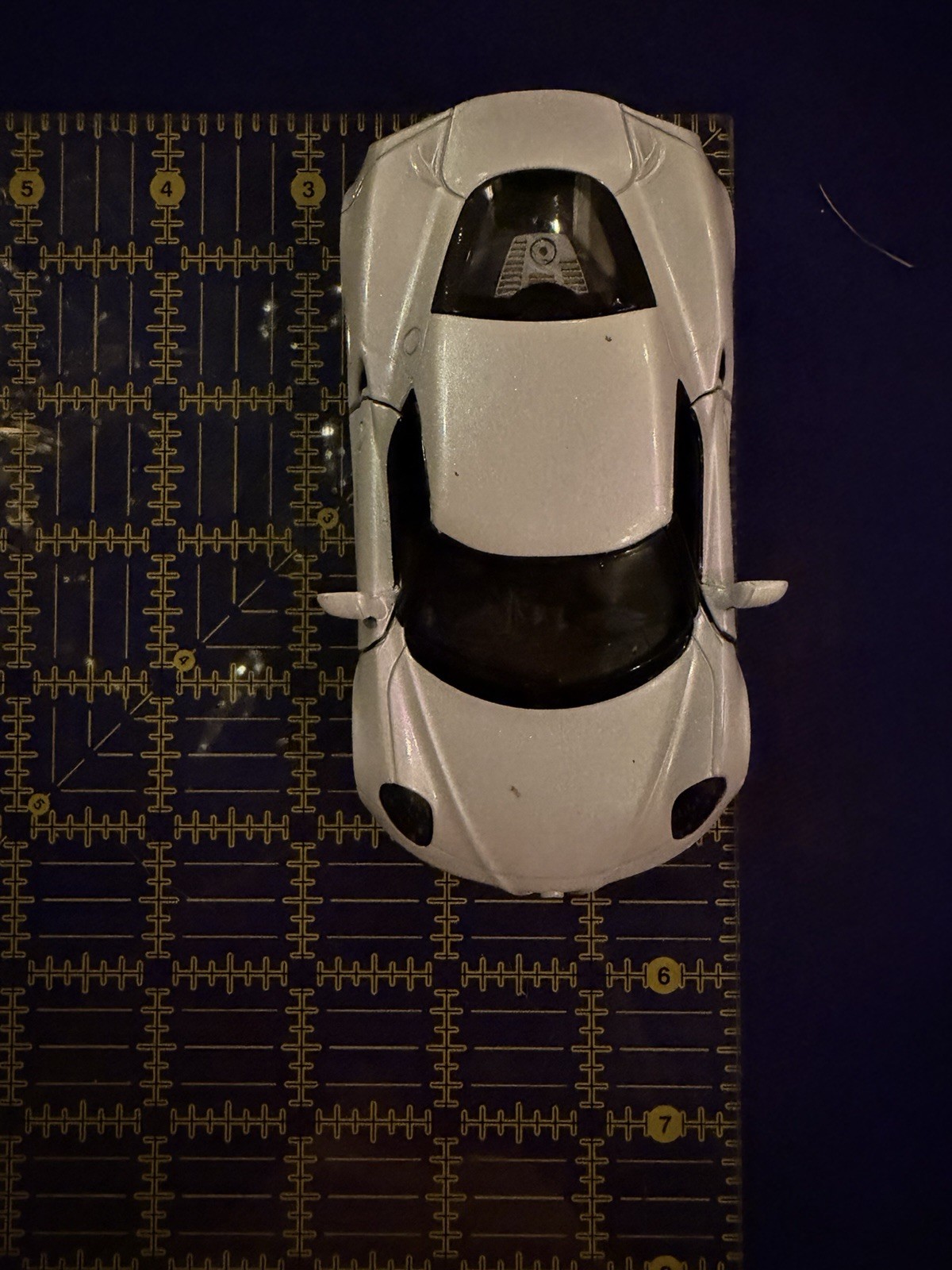 Alfa Romeo 4C 2013 White Diecast Model Pullback 1:32 Scale Kintoy Doors Open